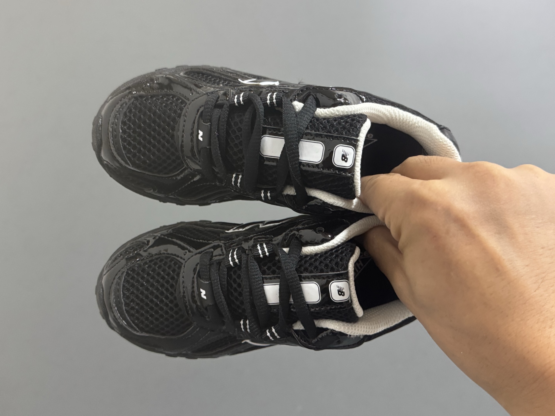 牛B新款204鞋带扣儿童老爹鞋 尺码：26-37码 高端1：1定制 经典NB204款式设计🆕 优质面料拼接，细节做工超精致 附赠一对鞋带扣，穿脱更便捷👍🏻 原装耐磨防滑大底，脚感不言而喻✌🏻-选品中心