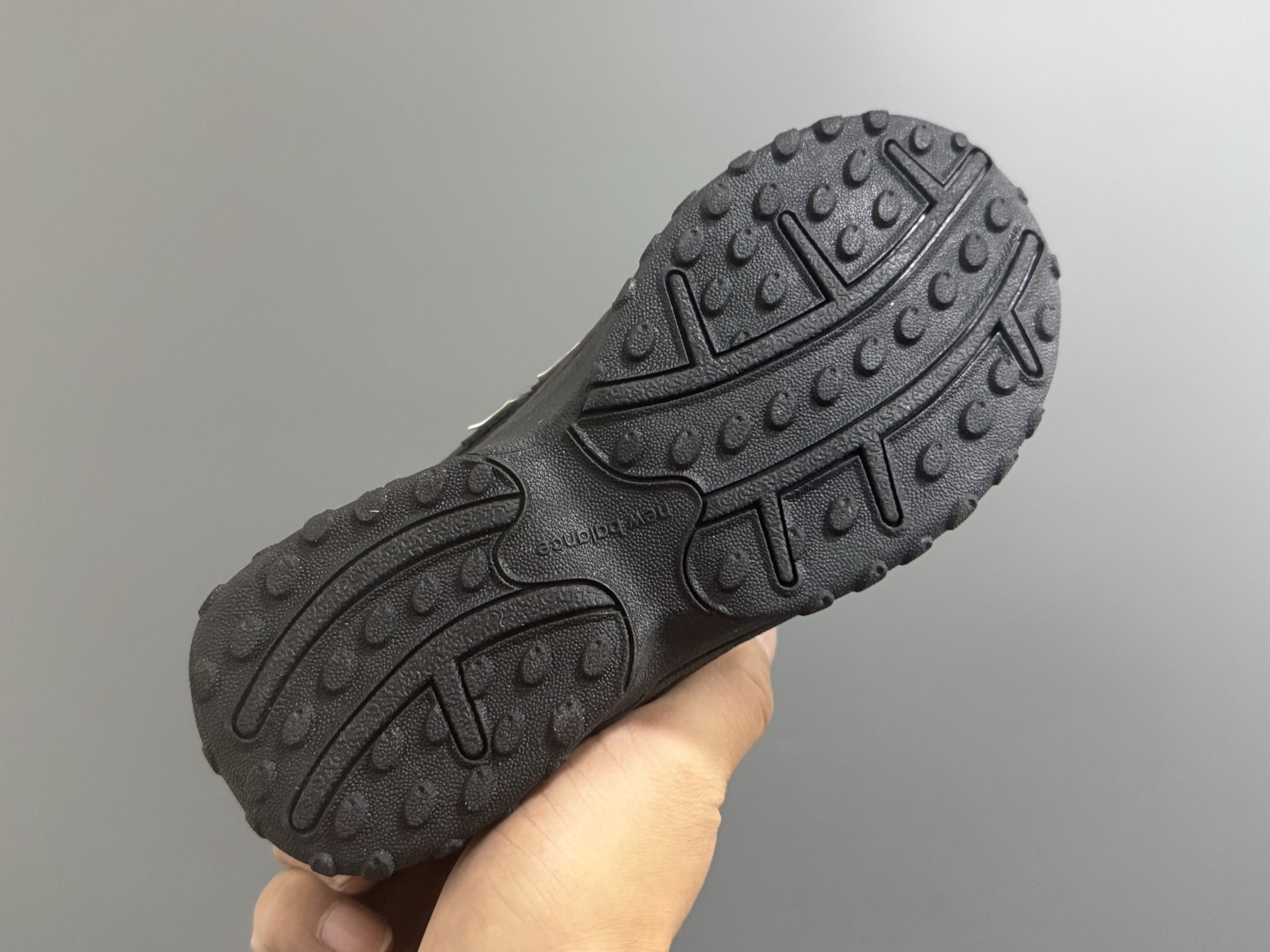 图片[5]-牛B新款204鞋带扣儿童老爹鞋 尺码：26-37码 高端1：1定制 经典NB204款式设计🆕 优质面料拼接，细节做工超精致 附赠一对鞋带扣，穿脱更便捷👍🏻 原装耐磨防滑大底，脚感不言而喻✌🏻-选品中心