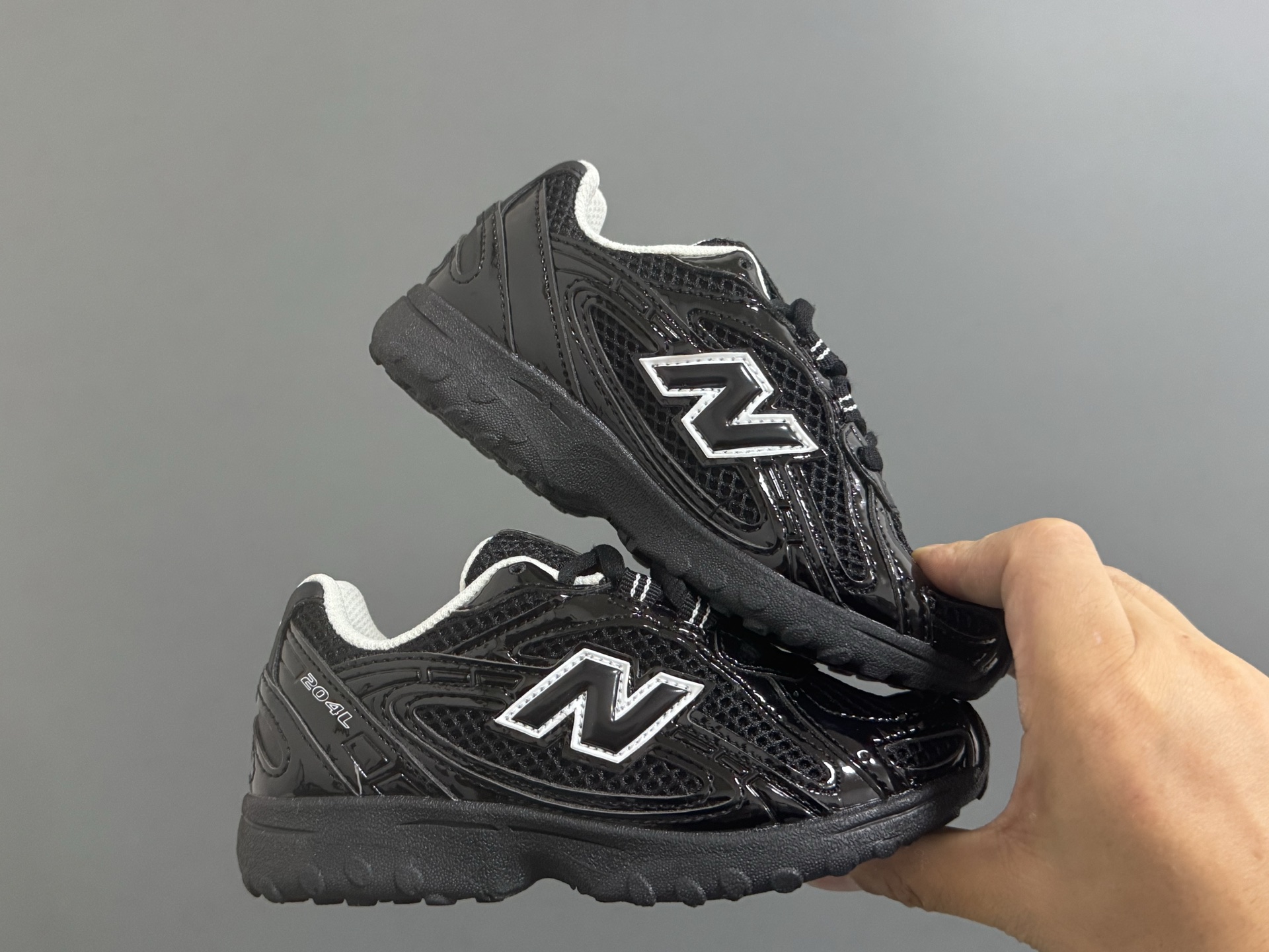 图片[9]-牛B新款204鞋带扣儿童老爹鞋 尺码：26-37码 高端1：1定制 经典NB204款式设计🆕 优质面料拼接，细节做工超精致 附赠一对鞋带扣，穿脱更便捷👍🏻 原装耐磨防滑大底，脚感不言而喻✌🏻-选品中心