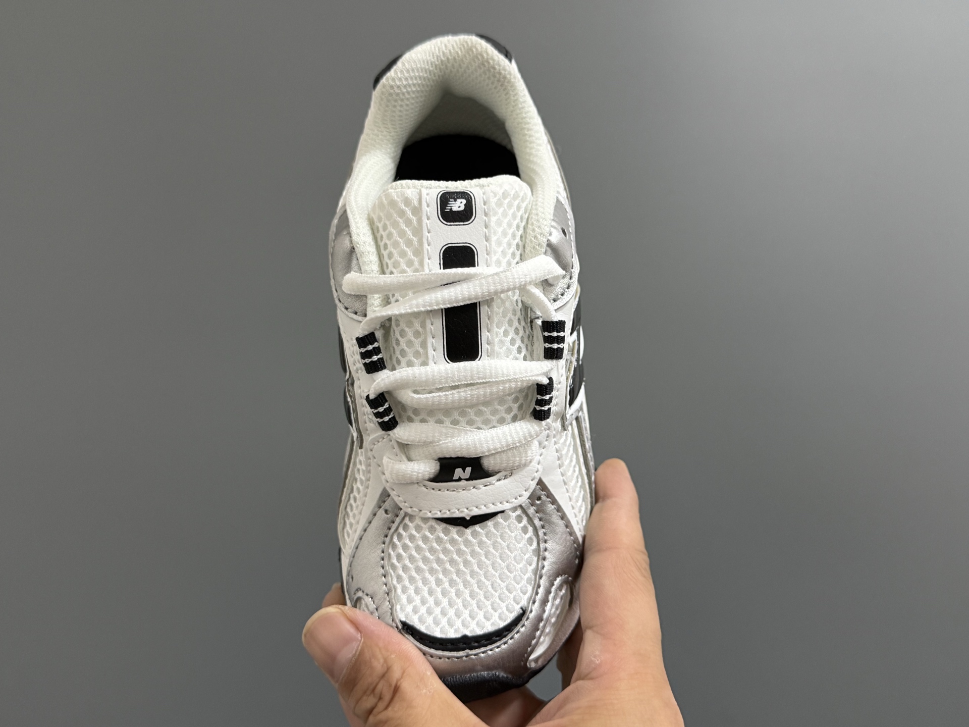 图片[8]-牛B新款204鞋带扣儿童老爹鞋 尺码：26-37码 高端1：1定制 经典NB204款式设计🆕 优质面料拼接，细节做工超精致 附赠一对鞋带扣，穿脱更便捷👍🏻 原装耐磨防滑大底，脚感不言而喻✌🏻-选品中心