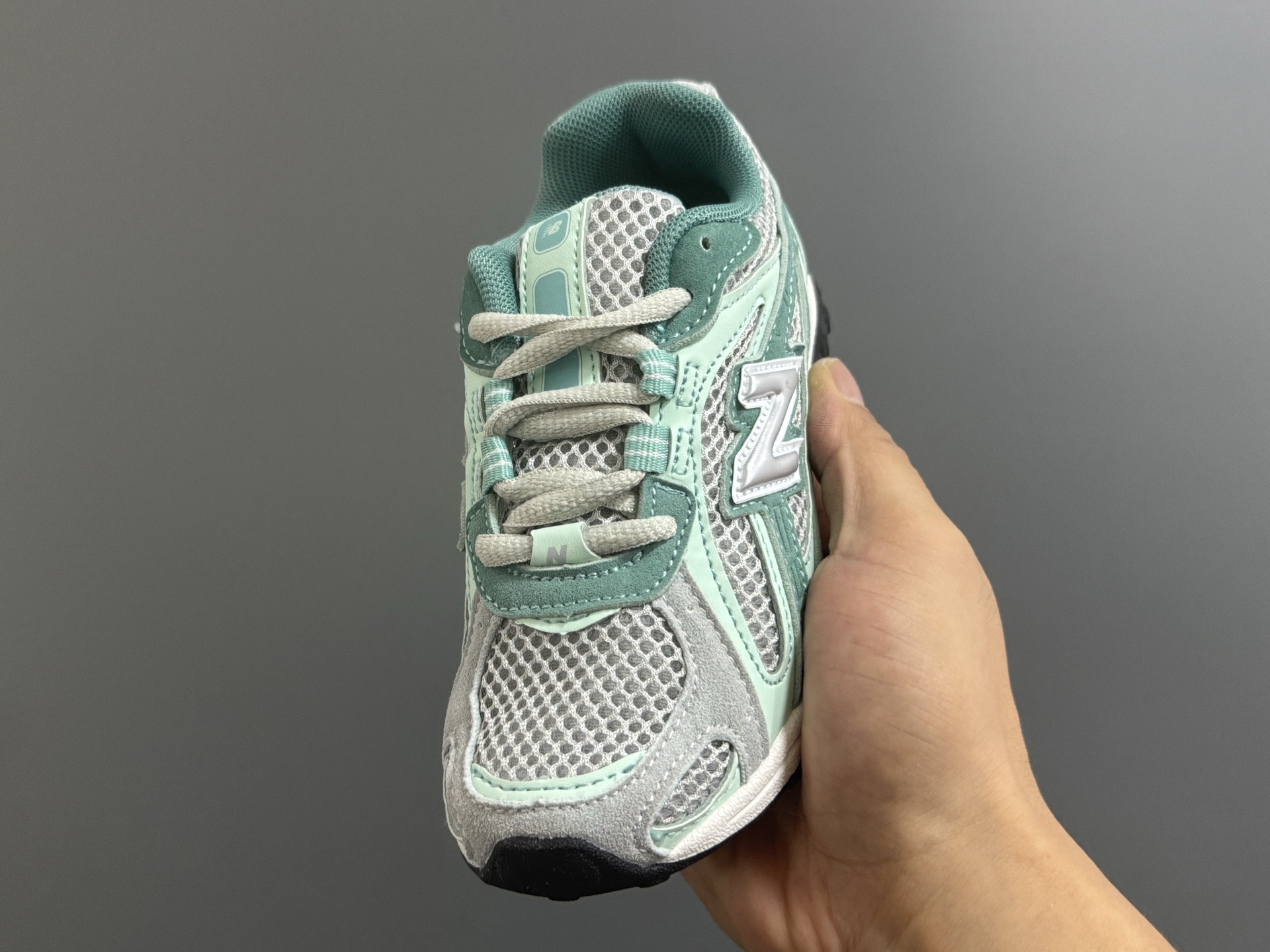 图片[3]-牛B新款204鞋带扣儿童老爹鞋 尺码：26-37码 高端1：1定制 经典NB204款式设计🆕 优质面料拼接，细节做工超精致 附赠一对鞋带扣，穿脱更便捷👍🏻 原装耐磨防滑大底，脚感不言而喻✌🏻-选品中心