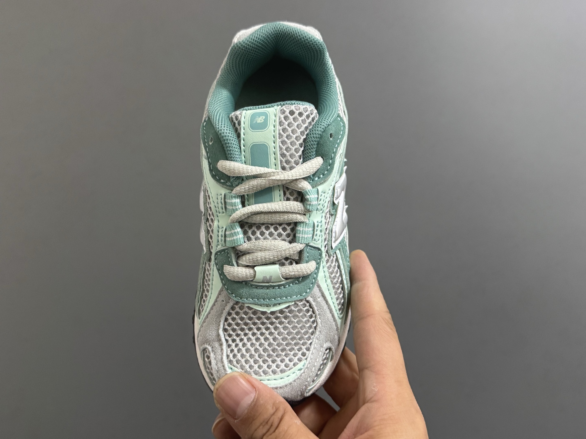 图片[8]-牛B新款204鞋带扣儿童老爹鞋 尺码：26-37码 高端1：1定制 经典NB204款式设计🆕 优质面料拼接，细节做工超精致 附赠一对鞋带扣，穿脱更便捷👍🏻 原装耐磨防滑大底，脚感不言而喻✌🏻-选品中心