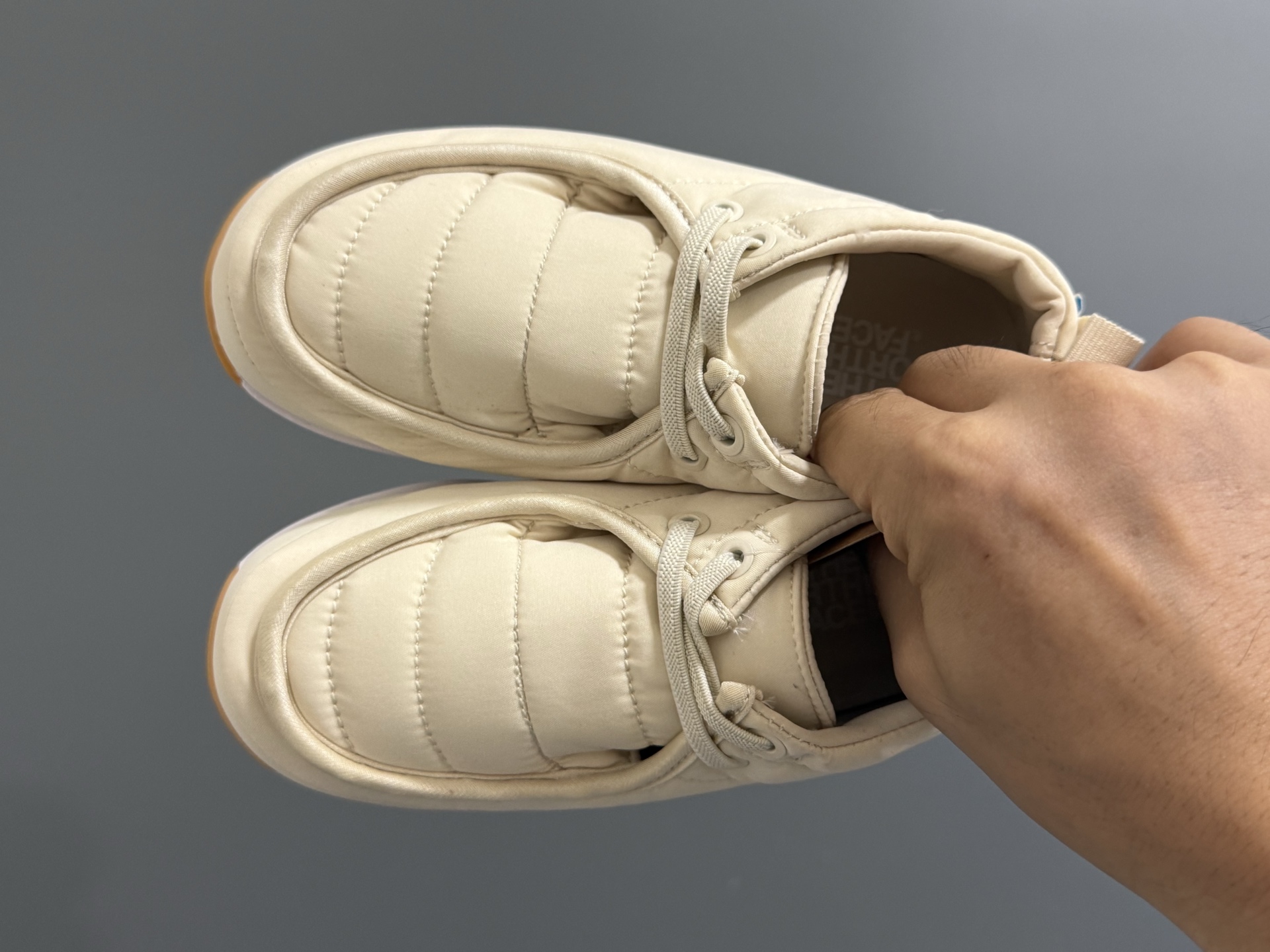 北家新款882松紧带儿童棉鞋 尺码：28-35码 经典北面棉鞋❄️ 松紧带设计，穿脱方便✌🏻 优质面料拼接，保暖又舒适☁️ 原装耐磨防滑大底，脚感超赞👍🏻-选品中心