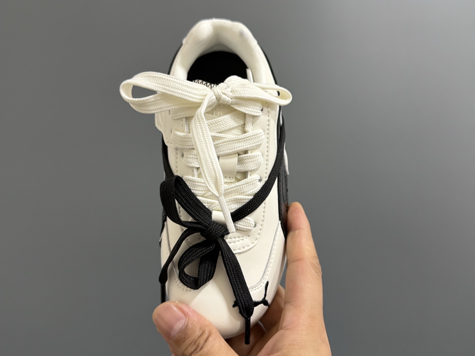 图片[8]-彪马新款绑带联名皮面儿童魔术贴休闲鞋 尺码：26-37码 经典PUMA系列🔥 绑带设计，时髦又洋气✨ 魔术贴设计，穿脱方便✌🏻 耐磨防滑大底，脚感超赞👍🏻 优质皮料，质感满满💯-选品中心