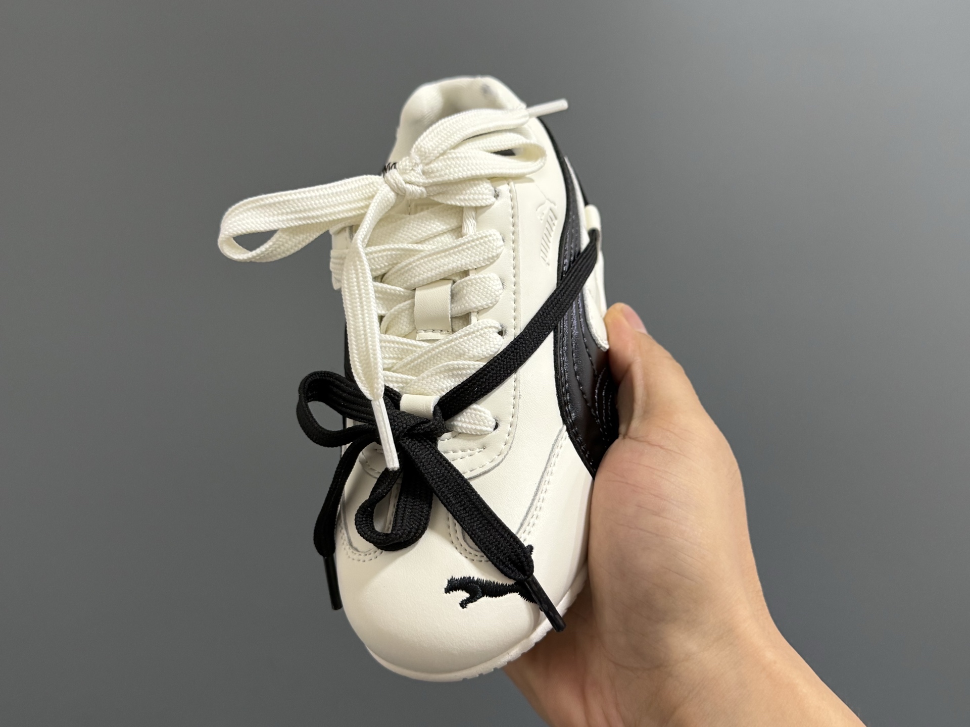 图片[3]-彪马新款绑带联名皮面儿童魔术贴休闲鞋 尺码：26-37码 经典PUMA系列🔥 绑带设计，时髦又洋气✨ 魔术贴设计，穿脱方便✌🏻 耐磨防滑大底，脚感超赞👍🏻 优质皮料，质感满满💯-选品中心