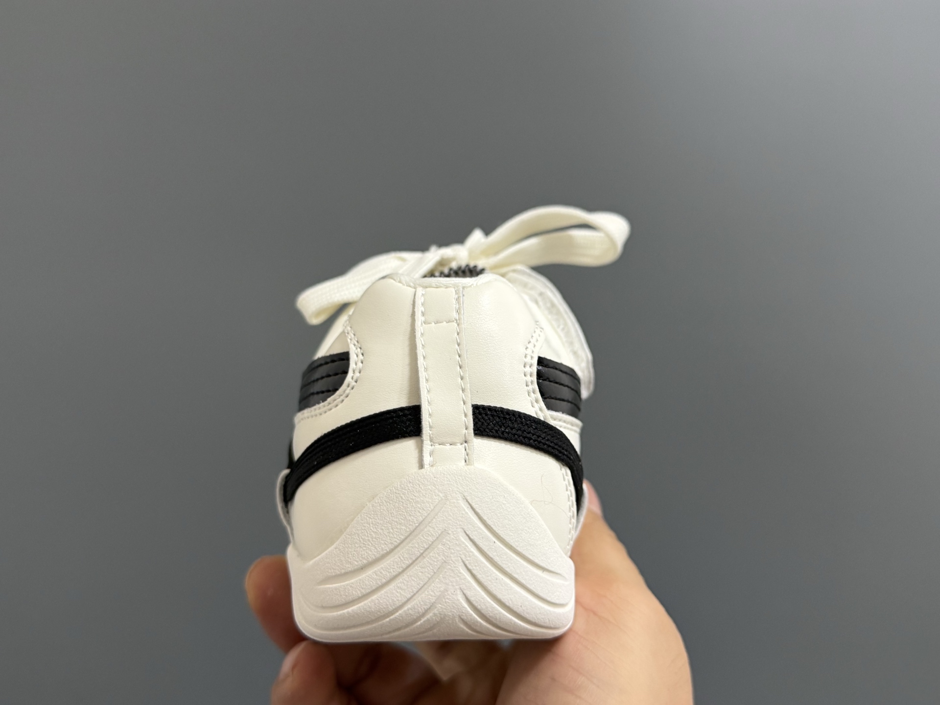 图片[7]-彪马新款绑带联名皮面儿童魔术贴休闲鞋 尺码：26-37码 经典PUMA系列🔥 绑带设计，时髦又洋气✨ 魔术贴设计，穿脱方便✌🏻 耐磨防滑大底，脚感超赞👍🏻 优质皮料，质感满满💯-选品中心