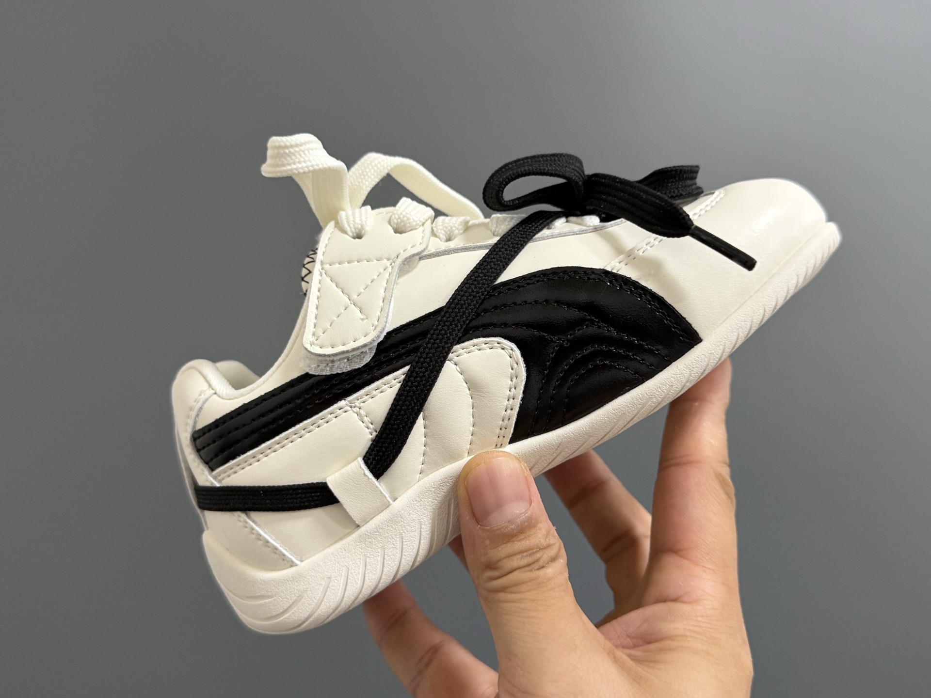 图片[6]-彪马新款绑带联名皮面儿童魔术贴休闲鞋 尺码：26-37码 经典PUMA系列🔥 绑带设计，时髦又洋气✨ 魔术贴设计，穿脱方便✌🏻 耐磨防滑大底，脚感超赞👍🏻 优质皮料，质感满满💯-选品中心