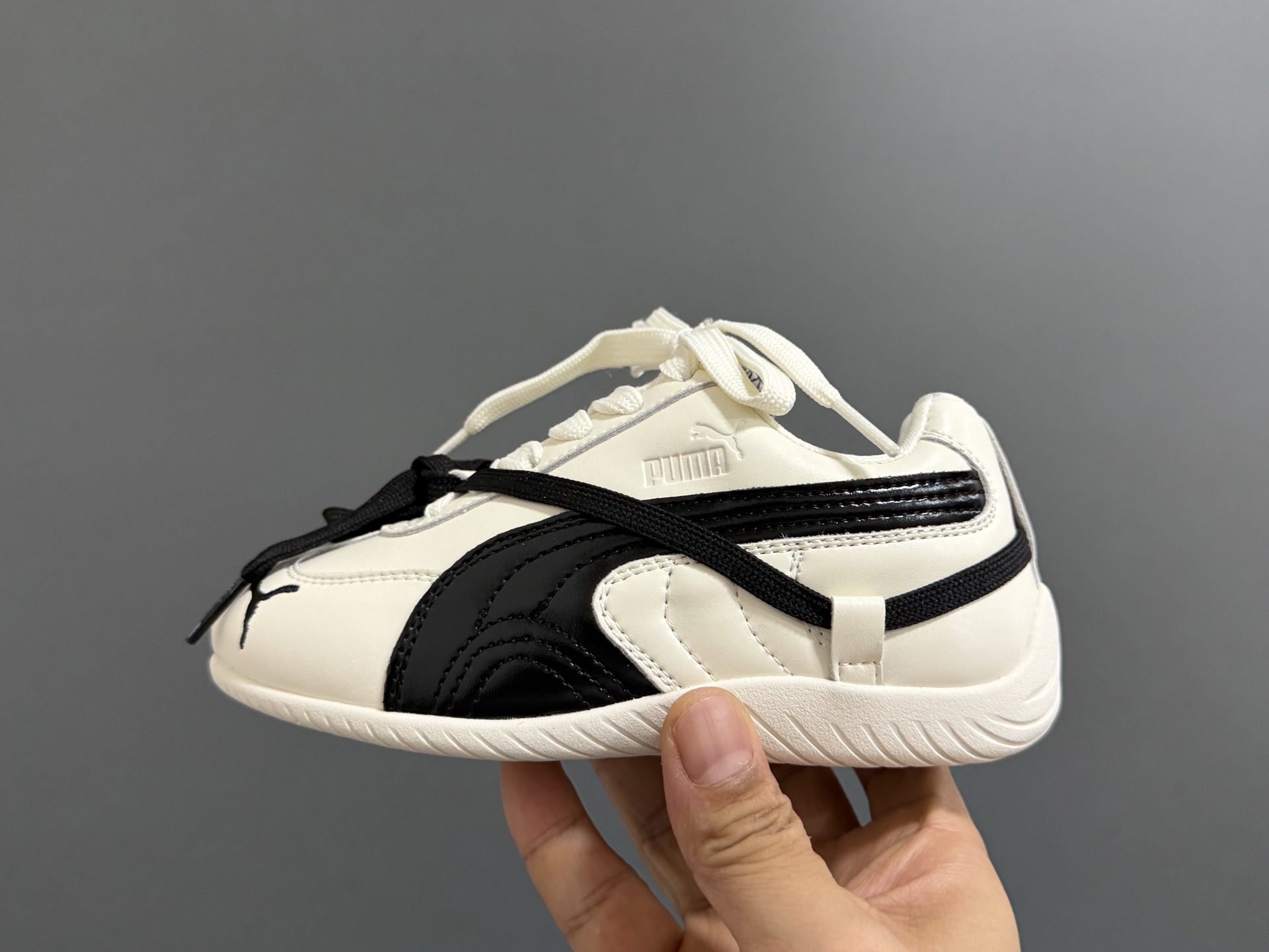 图片[4]-彪马新款绑带联名皮面儿童魔术贴休闲鞋 尺码：26-37码 经典PUMA系列🔥 绑带设计，时髦又洋气✨ 魔术贴设计，穿脱方便✌🏻 耐磨防滑大底，脚感超赞👍🏻 优质皮料，质感满满💯-选品中心