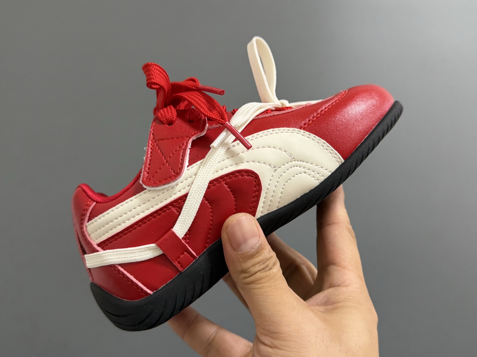 图片[6]-彪马新款绑带联名皮面儿童魔术贴休闲鞋 尺码：26-37码 经典PUMA系列🔥 绑带设计，时髦又洋气✨ 魔术贴设计，穿脱方便✌🏻 耐磨防滑大底，脚感超赞👍🏻 优质皮料，质感满满💯-选品中心