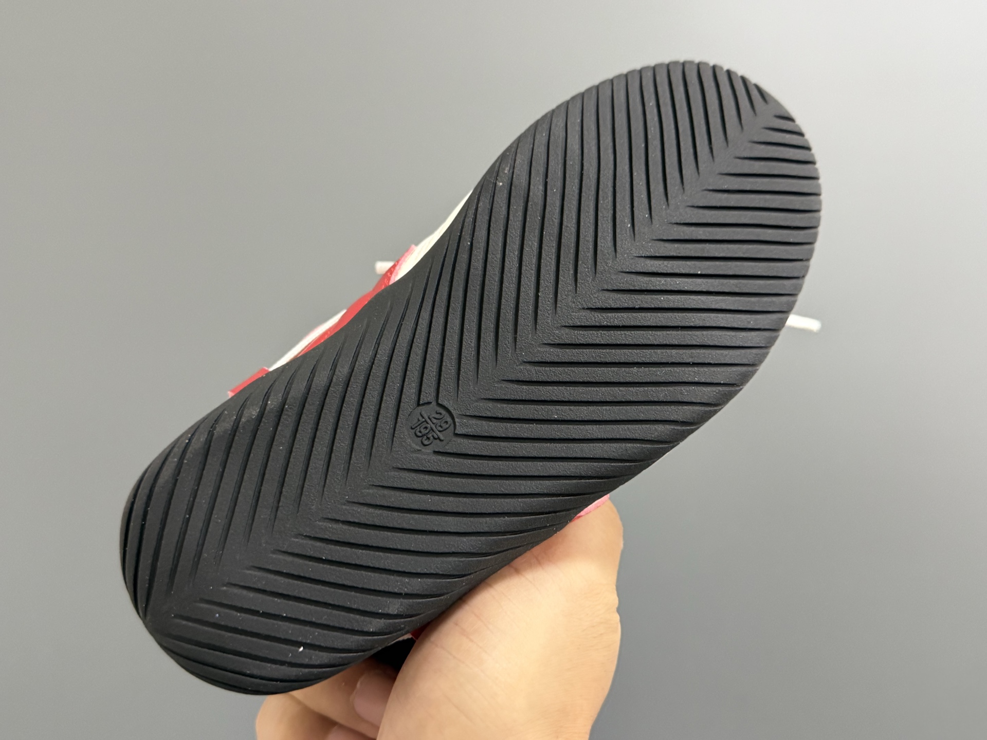 图片[5]-彪马新款绑带联名皮面儿童魔术贴休闲鞋 尺码：26-37码 经典PUMA系列🔥 绑带设计，时髦又洋气✨ 魔术贴设计，穿脱方便✌🏻 耐磨防滑大底，脚感超赞👍🏻 优质皮料，质感满满💯-选品中心