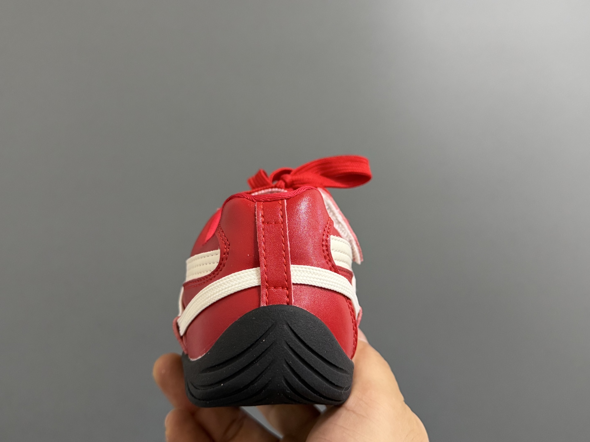 图片[7]-彪马新款绑带联名皮面儿童魔术贴休闲鞋 尺码：26-37码 经典PUMA系列🔥 绑带设计，时髦又洋气✨ 魔术贴设计，穿脱方便✌🏻 耐磨防滑大底，脚感超赞👍🏻 优质皮料，质感满满💯-选品中心