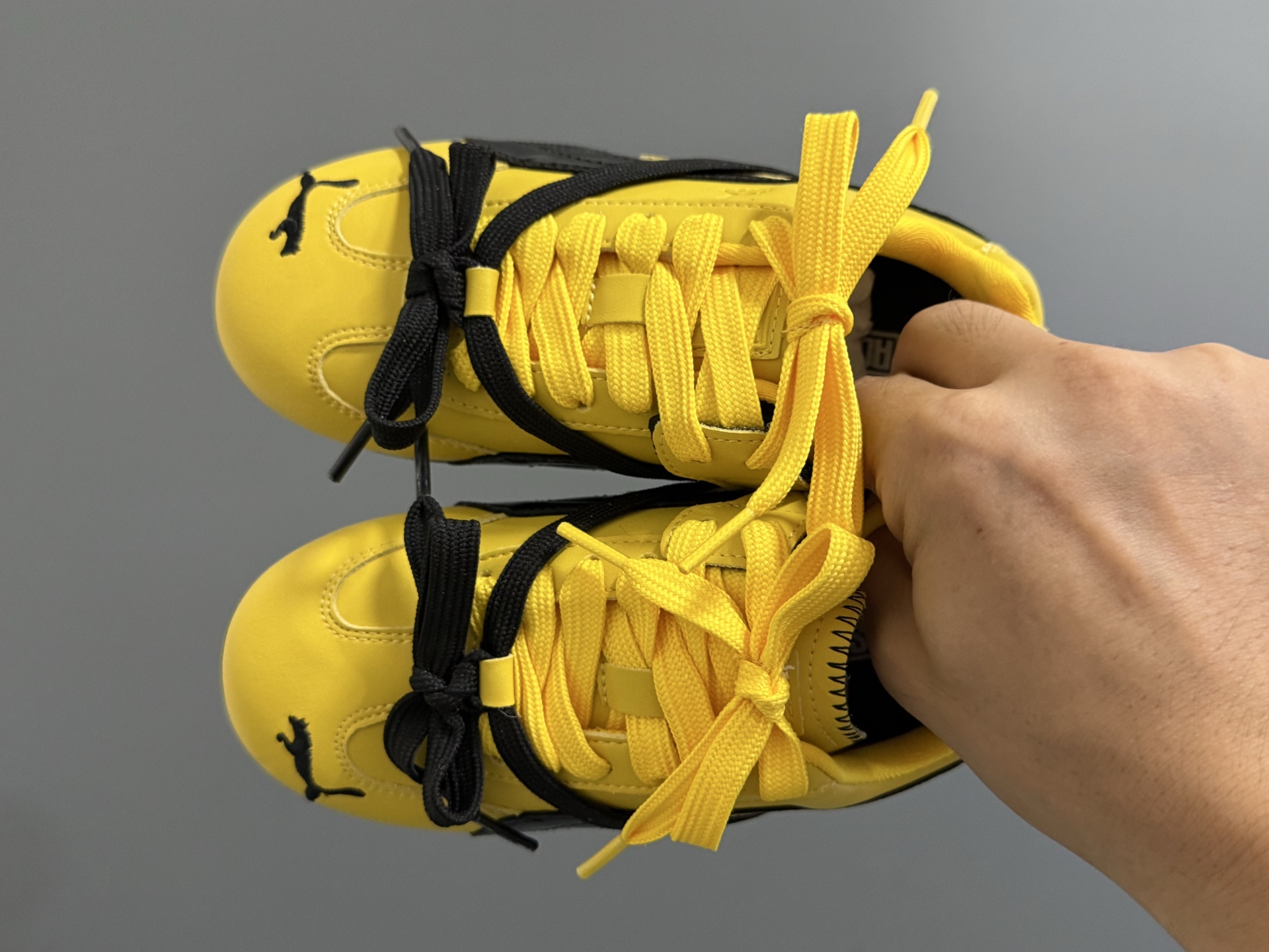 彪马新款绑带联名皮面儿童魔术贴休闲鞋 尺码：26-37码 经典PUMA系列🔥 绑带设计，时髦又洋气✨ 魔术贴设计，穿脱方便✌🏻 耐磨防滑大底，脚感超赞👍🏻 优质皮料，质感满满💯-选品中心