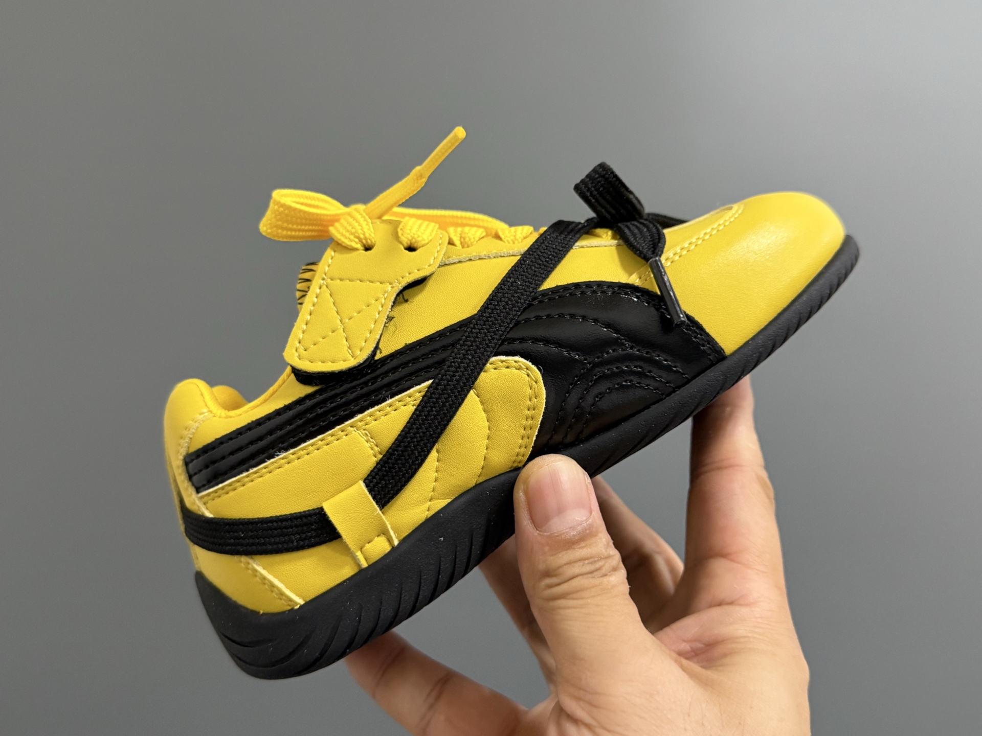 图片[6]-彪马新款绑带联名皮面儿童魔术贴休闲鞋 尺码：26-37码 经典PUMA系列🔥 绑带设计，时髦又洋气✨ 魔术贴设计，穿脱方便✌🏻 耐磨防滑大底，脚感超赞👍🏻 优质皮料，质感满满💯-选品中心