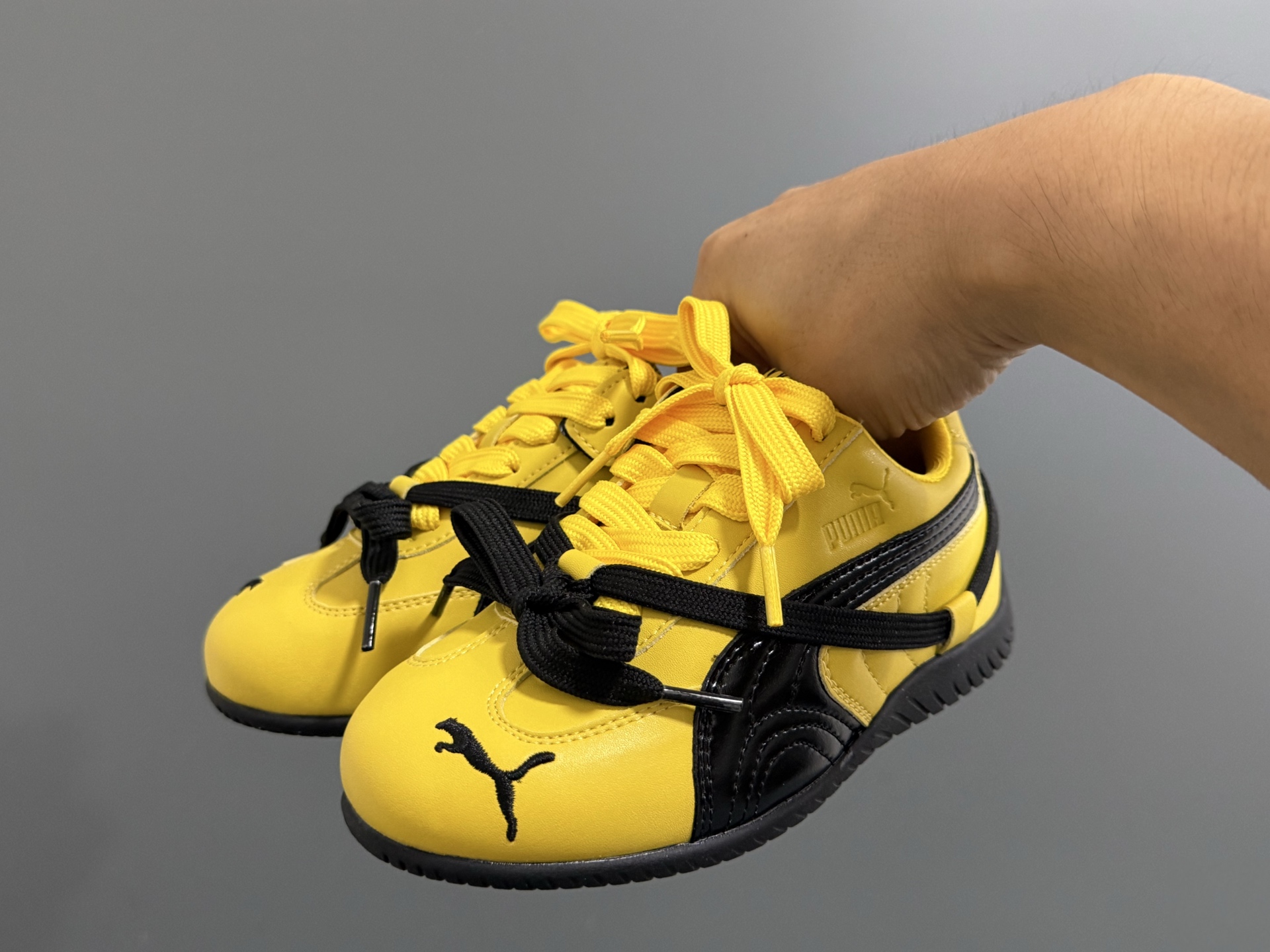 图片[2]-彪马新款绑带联名皮面儿童魔术贴休闲鞋 尺码：26-37码 经典PUMA系列🔥 绑带设计，时髦又洋气✨ 魔术贴设计，穿脱方便✌🏻 耐磨防滑大底，脚感超赞👍🏻 优质皮料，质感满满💯-选品中心