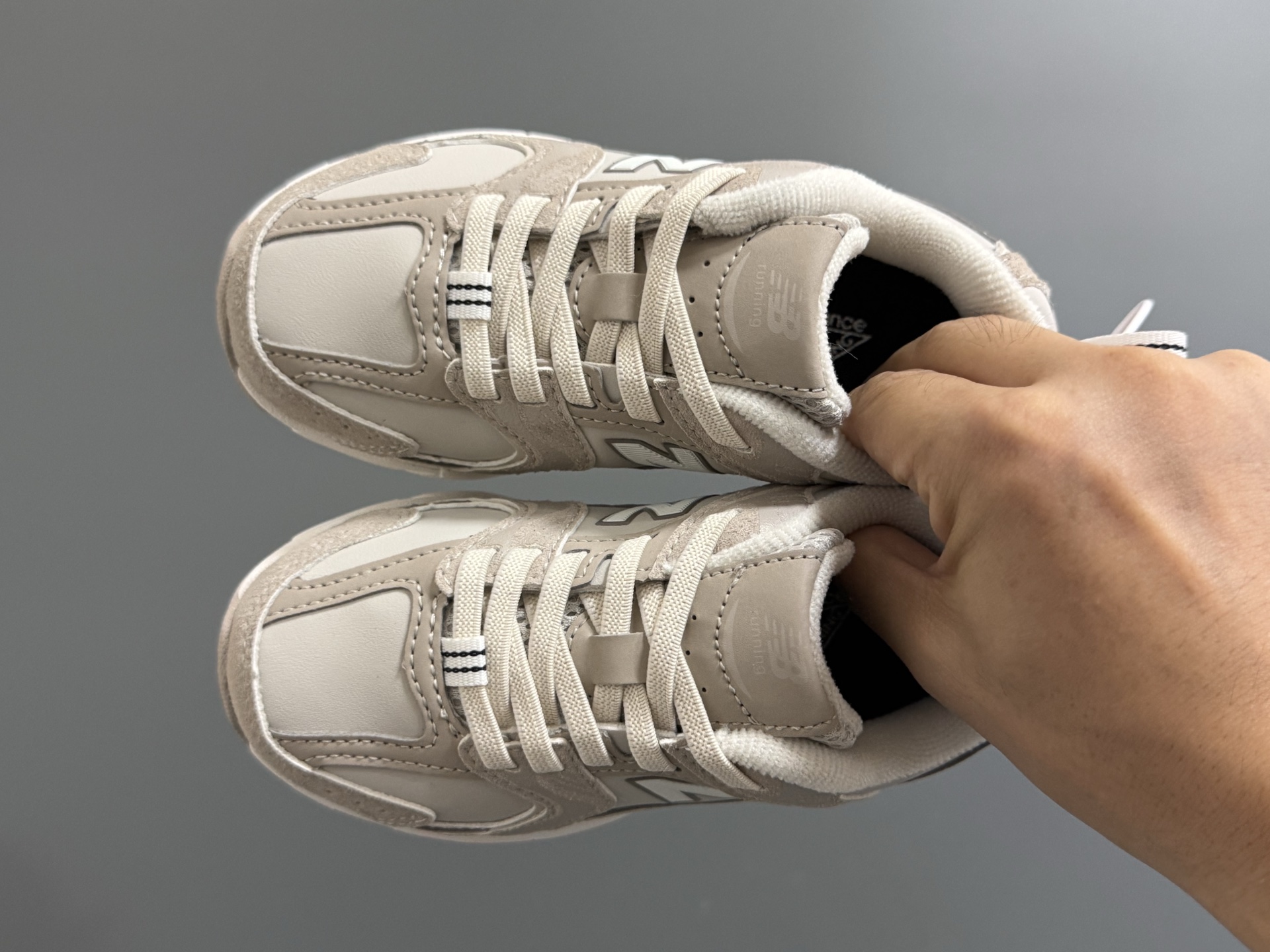 图片[2]-牛B新款530皮面儿童松紧带老爹鞋 尺码：26-37码 经典NB530皮面老爹🆕 松紧带设计，穿脱超方便✌️ 优质皮革面料拼接，质感满满💯 原装橡胶耐磨防滑大底，脚感超赞👍-选品中心