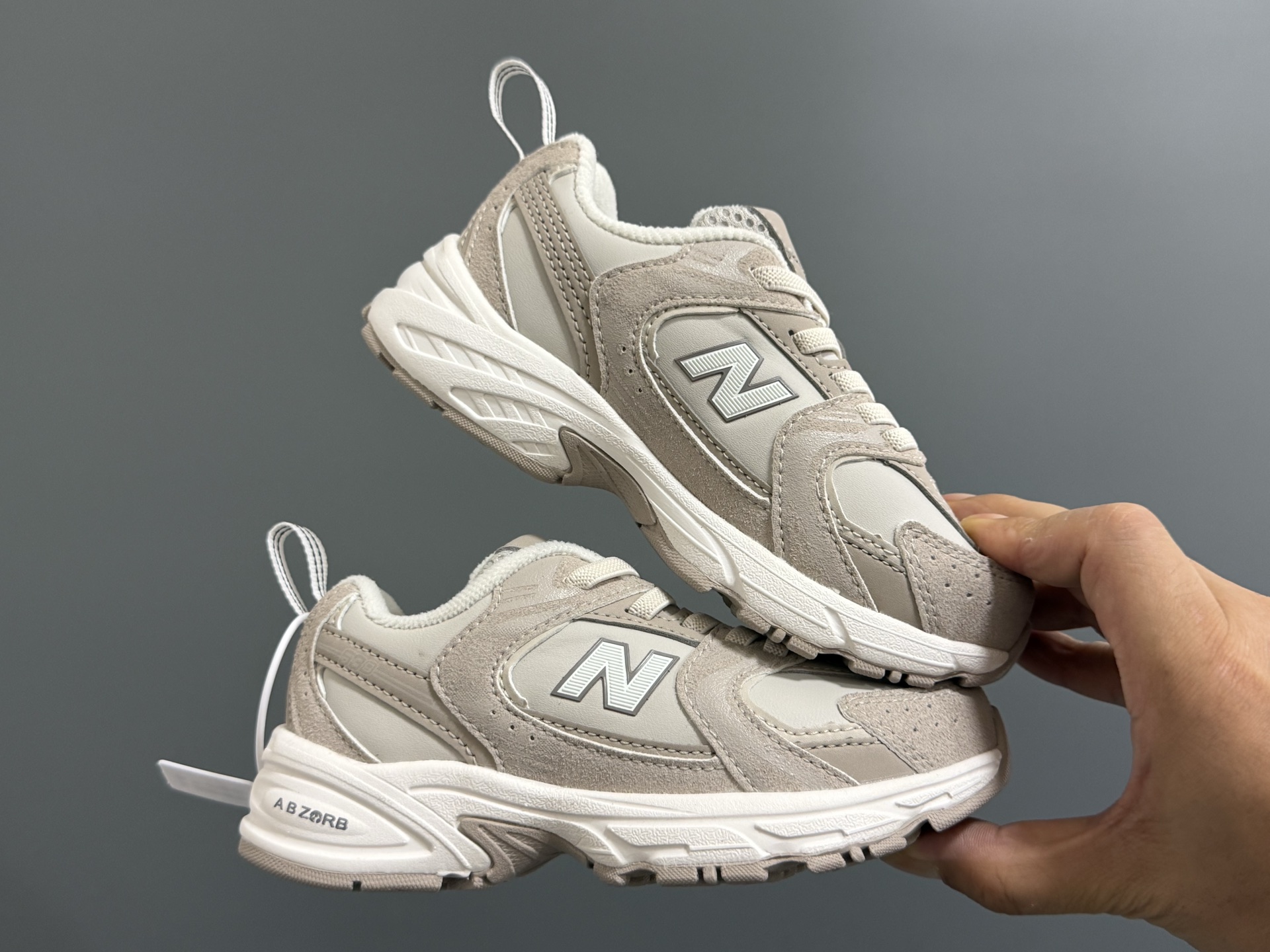 图片[9]-牛B新款530皮面儿童松紧带老爹鞋 尺码：26-37码 经典NB530皮面老爹🆕 松紧带设计，穿脱超方便✌️ 优质皮革面料拼接，质感满满💯 原装橡胶耐磨防滑大底，脚感超赞👍-选品中心