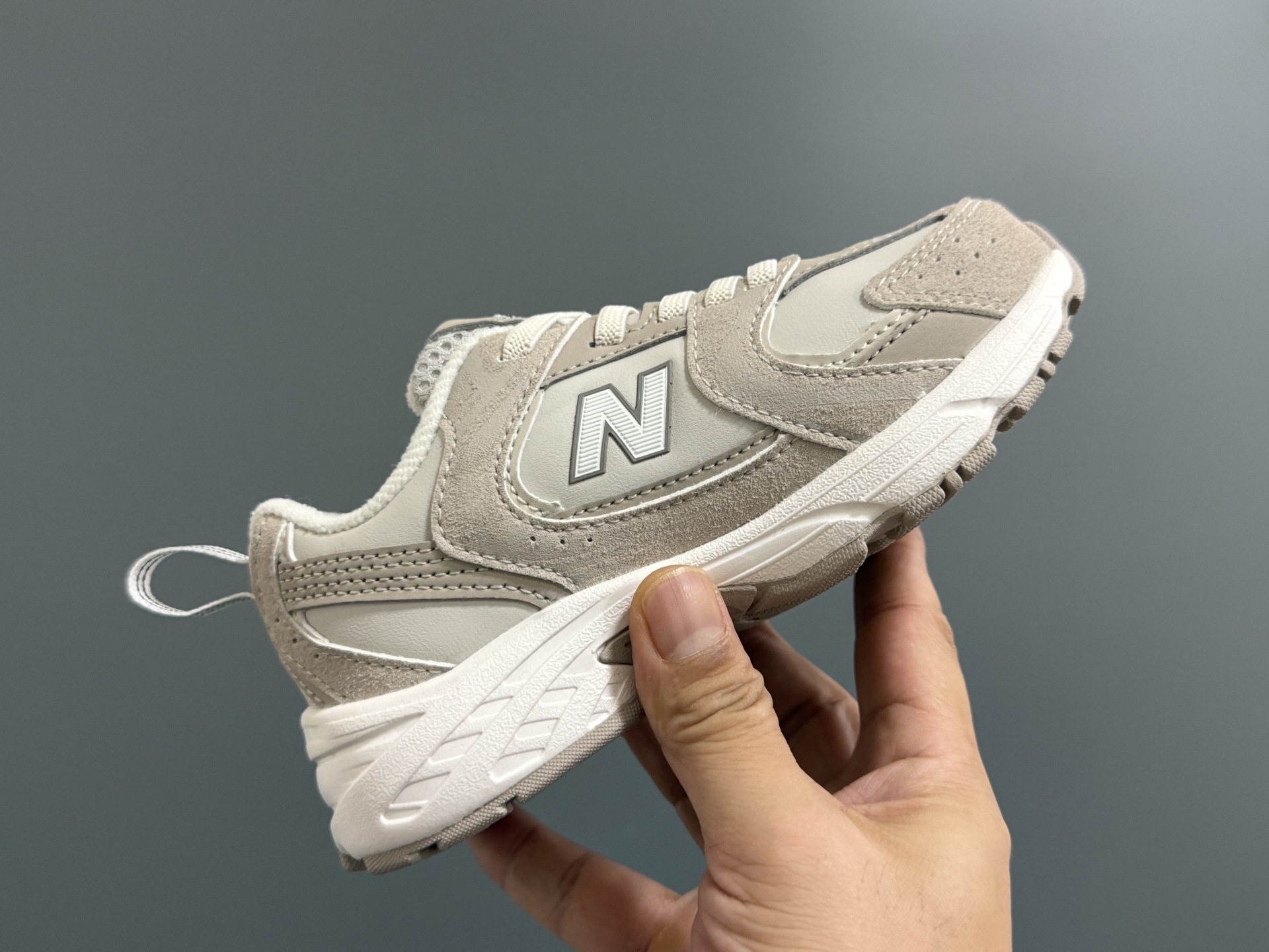 图片[7]-牛B新款530皮面儿童松紧带老爹鞋 尺码：26-37码 经典NB530皮面老爹🆕 松紧带设计，穿脱超方便✌️ 优质皮革面料拼接，质感满满💯 原装橡胶耐磨防滑大底，脚感超赞👍-选品中心