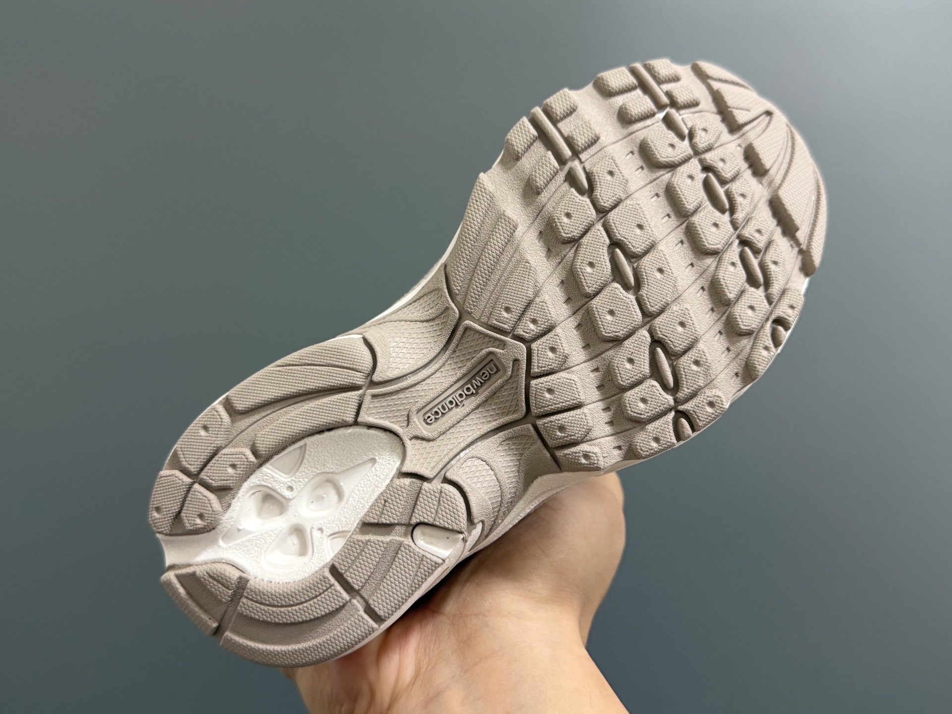 图片[5]-牛B新款530皮面儿童松紧带老爹鞋 尺码：26-37码 经典NB530皮面老爹🆕 松紧带设计，穿脱超方便✌️ 优质皮革面料拼接，质感满满💯 原装橡胶耐磨防滑大底，脚感超赞👍-选品中心