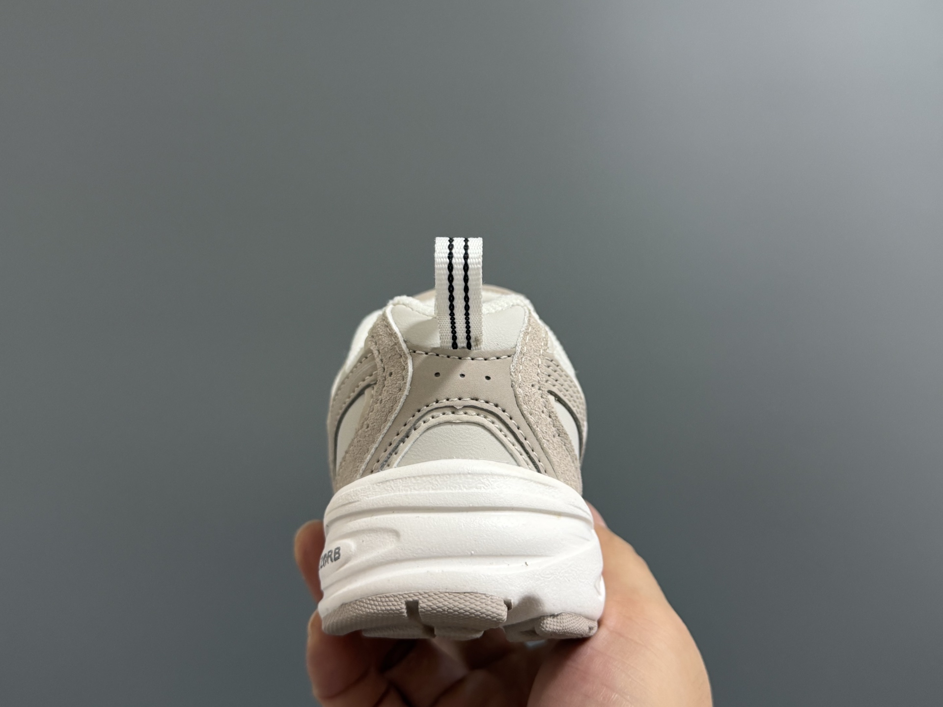 图片[6]-牛B新款530皮面儿童松紧带老爹鞋 尺码：26-37码 经典NB530皮面老爹🆕 松紧带设计，穿脱超方便✌️ 优质皮革面料拼接，质感满满💯 原装橡胶耐磨防滑大底，脚感超赞👍-选品中心