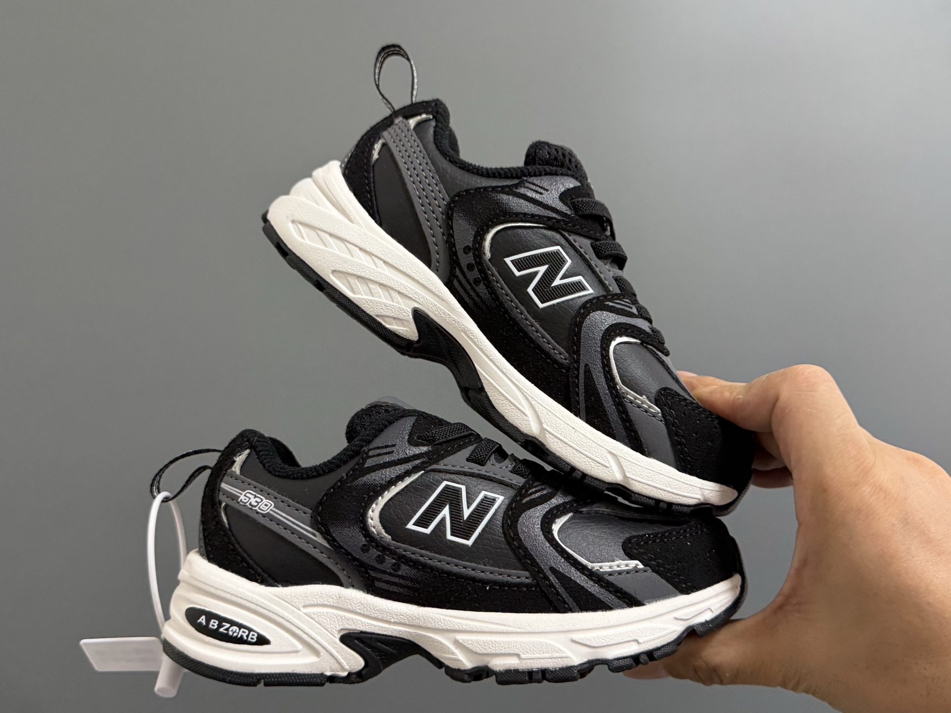 图片[9]-牛B新款530皮面儿童松紧带老爹鞋 尺码：26-37码 经典NB530皮面老爹🆕 松紧带设计，穿脱超方便✌️ 优质皮革面料拼接，质感满满💯 原装橡胶耐磨防滑大底，脚感超赞👍-选品中心