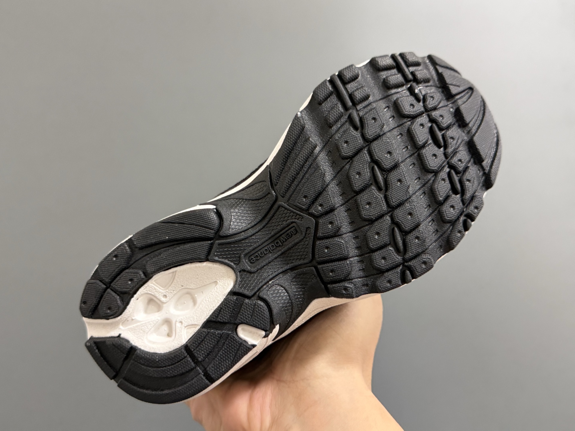 图片[5]-牛B新款530皮面儿童松紧带老爹鞋 尺码：26-37码 经典NB530皮面老爹🆕 松紧带设计，穿脱超方便✌️ 优质皮革面料拼接，质感满满💯 原装橡胶耐磨防滑大底，脚感超赞👍-选品中心