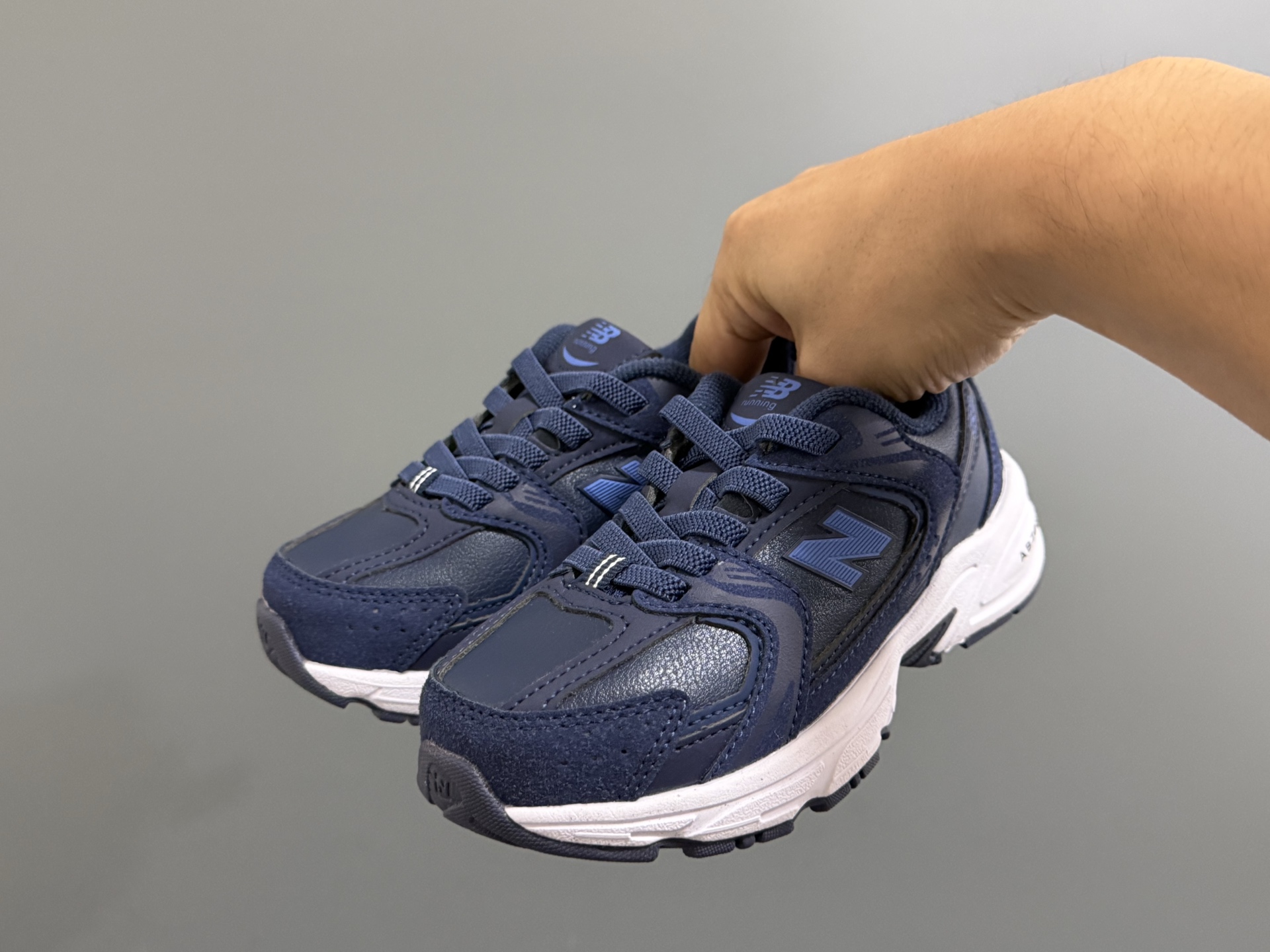 图片[2]-牛B新款530皮面儿童松紧带老爹鞋 尺码：26-37码 经典NB530皮面老爹🆕 松紧带设计，穿脱超方便✌️ 优质皮革面料拼接，质感满满💯 原装橡胶耐磨防滑大底，脚感超赞👍-选品中心