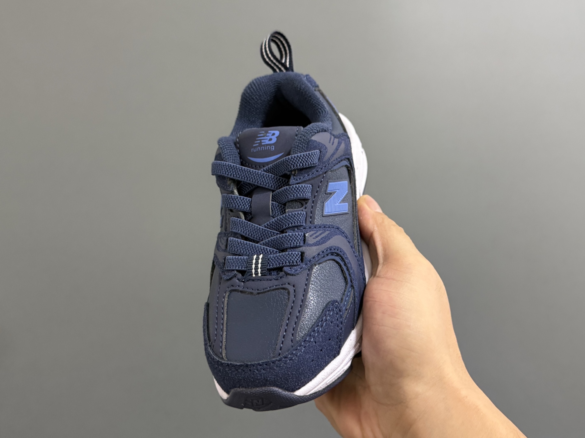 图片[3]-牛B新款530皮面儿童松紧带老爹鞋 尺码：26-37码 经典NB530皮面老爹🆕 松紧带设计，穿脱超方便✌️ 优质皮革面料拼接，质感满满💯 原装橡胶耐磨防滑大底，脚感超赞👍-选品中心