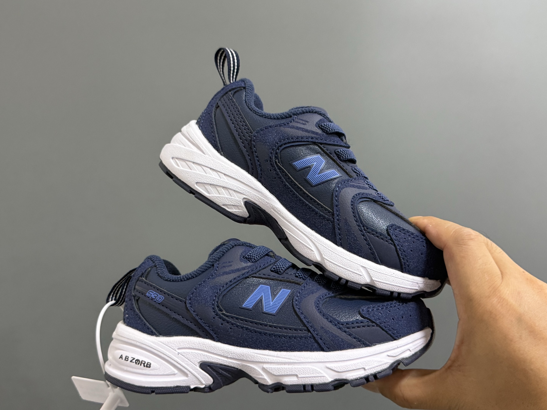 图片[9]-牛B新款530皮面儿童松紧带老爹鞋 尺码：26-37码 经典NB530皮面老爹🆕 松紧带设计，穿脱超方便✌️ 优质皮革面料拼接，质感满满💯 原装橡胶耐磨防滑大底，脚感超赞👍-选品中心