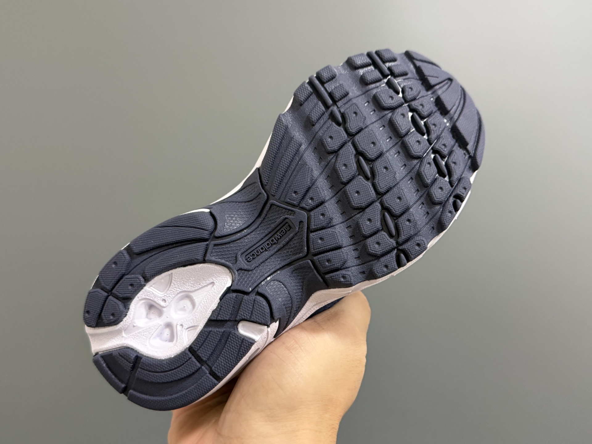 图片[5]-牛B新款530皮面儿童松紧带老爹鞋 尺码：26-37码 经典NB530皮面老爹🆕 松紧带设计，穿脱超方便✌️ 优质皮革面料拼接，质感满满💯 原装橡胶耐磨防滑大底，脚感超赞👍-选品中心