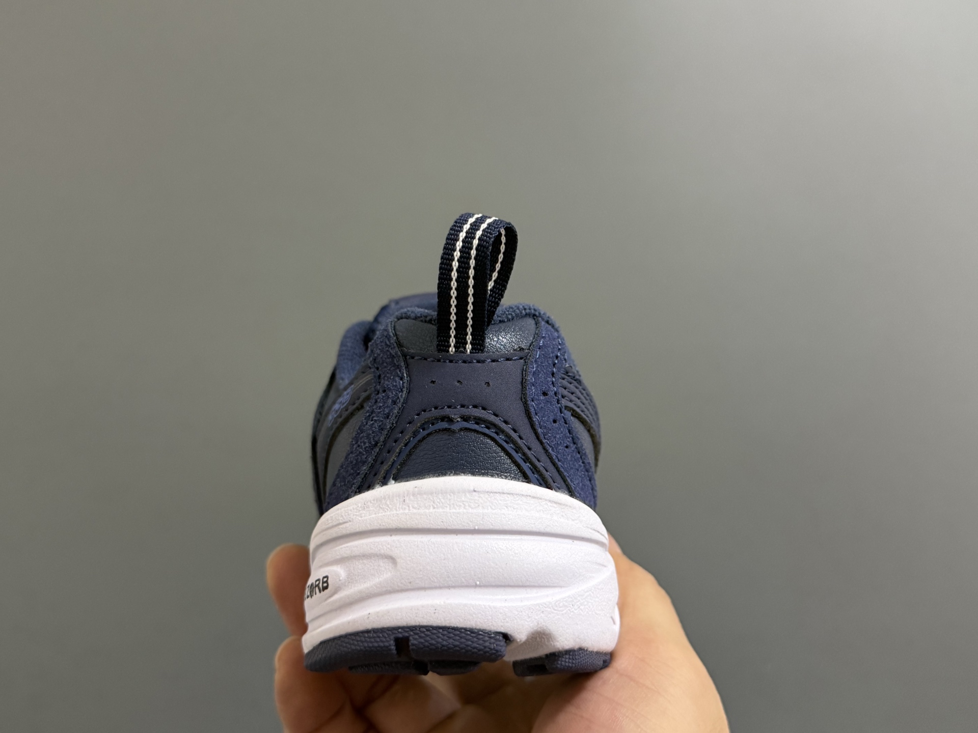 图片[7]-牛B新款530皮面儿童松紧带老爹鞋 尺码：26-37码 经典NB530皮面老爹🆕 松紧带设计，穿脱超方便✌️ 优质皮革面料拼接，质感满满💯 原装橡胶耐磨防滑大底，脚感超赞👍-选品中心