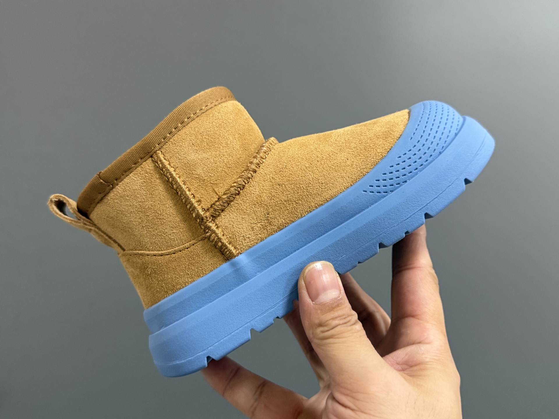 图片[6]-UGG塔斯曼中帮儿童雪地靴25-35码 超酷的UGG拼色系列🔥一脚蹬款式设计，穿脱方便✌🏻加绒加厚内里，保暖又舒适❄️-选品中心