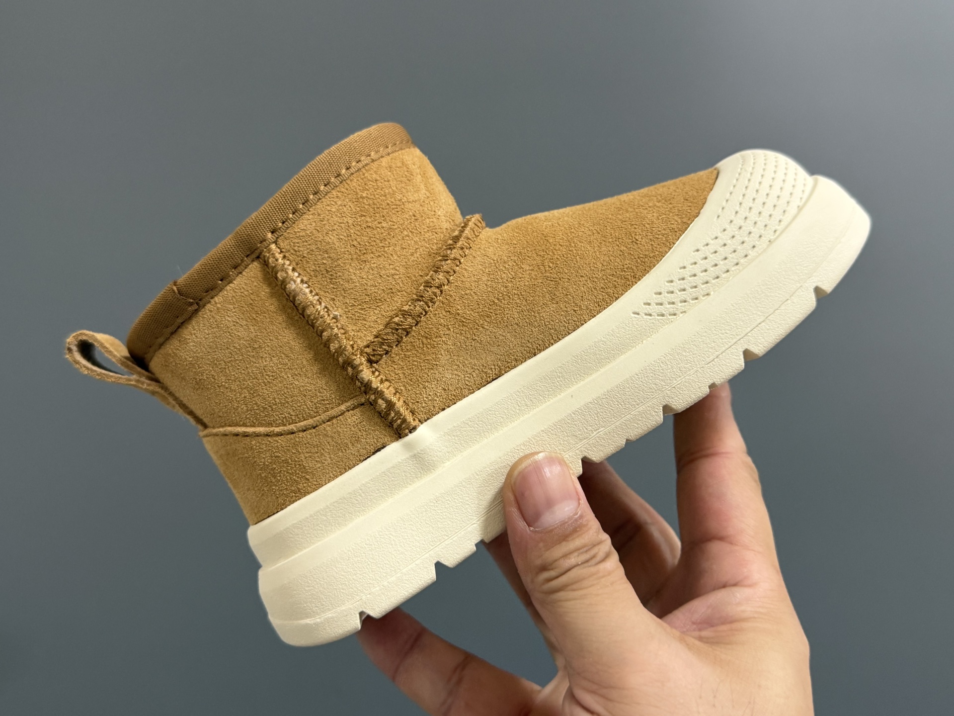 图片[6]-UGG塔斯曼中帮儿童雪地靴25-35码 超酷的UGG拼色系列🔥一脚蹬款式设计，穿脱方便✌🏻加绒加厚内里，保暖又舒适❄️-选品中心