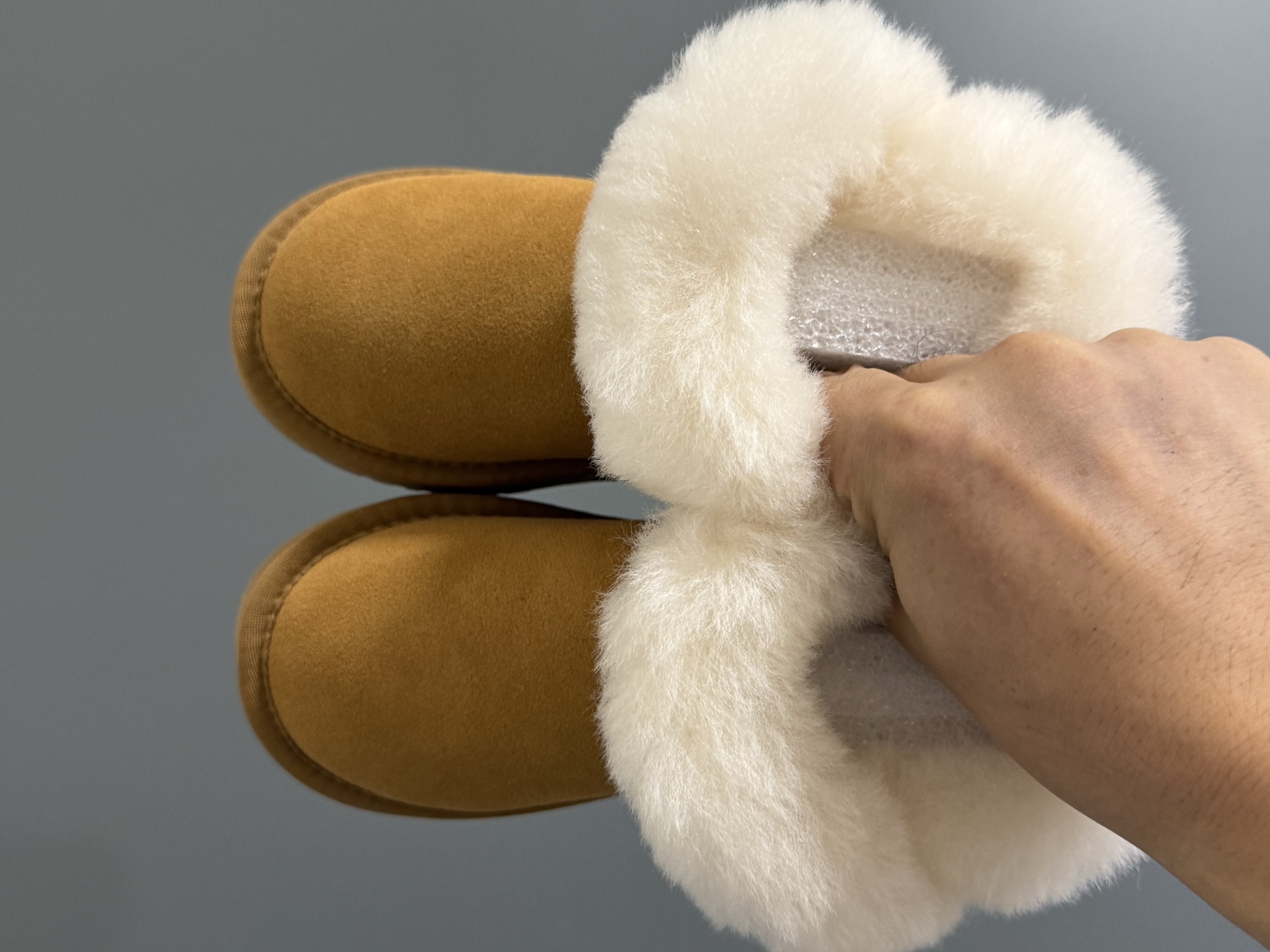 NO:601968,UGG's new horn buckle children's high-top snow boots SIZE26-35 Classic UGG horn buckle high-top style, plus velvet and thickened lining, warm and windproof Exquisite horn buckle design, full of texture, snow boots, boots,19860909UGG新款牛角扣儿童高帮雪地靴 SIZE26-35码 经典UGG牛角扣款 高帮款式,,加绒加厚内里,保暖防风 精致牛角扣设计,质感满满,雪地靴,boots,,Children's