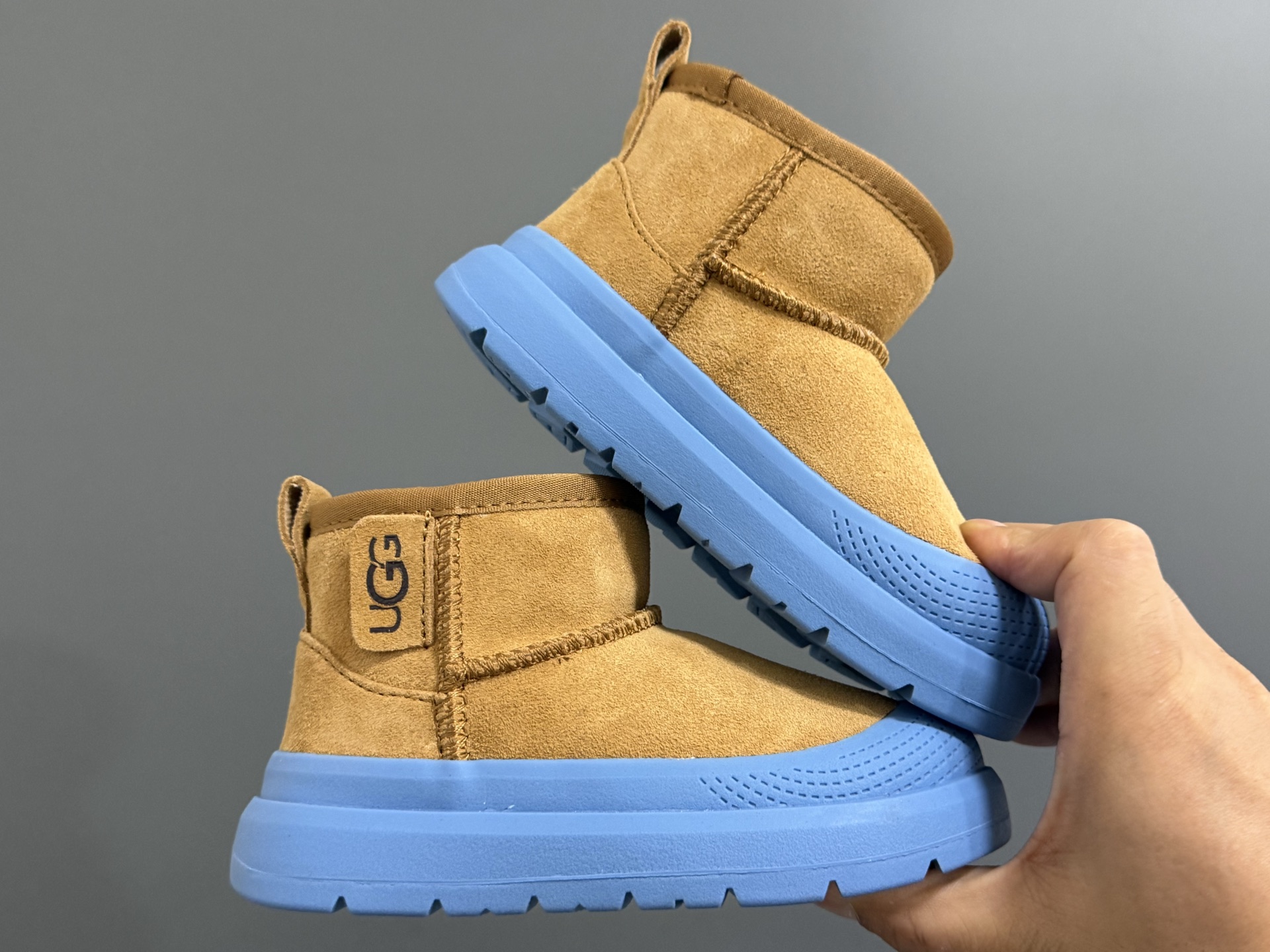 图片[9]-UGG塔斯曼中帮儿童雪地靴25-35码 超酷的UGG拼色系列🔥一脚蹬款式设计，穿脱方便✌🏻加绒加厚内里，保暖又舒适❄️-选品中心