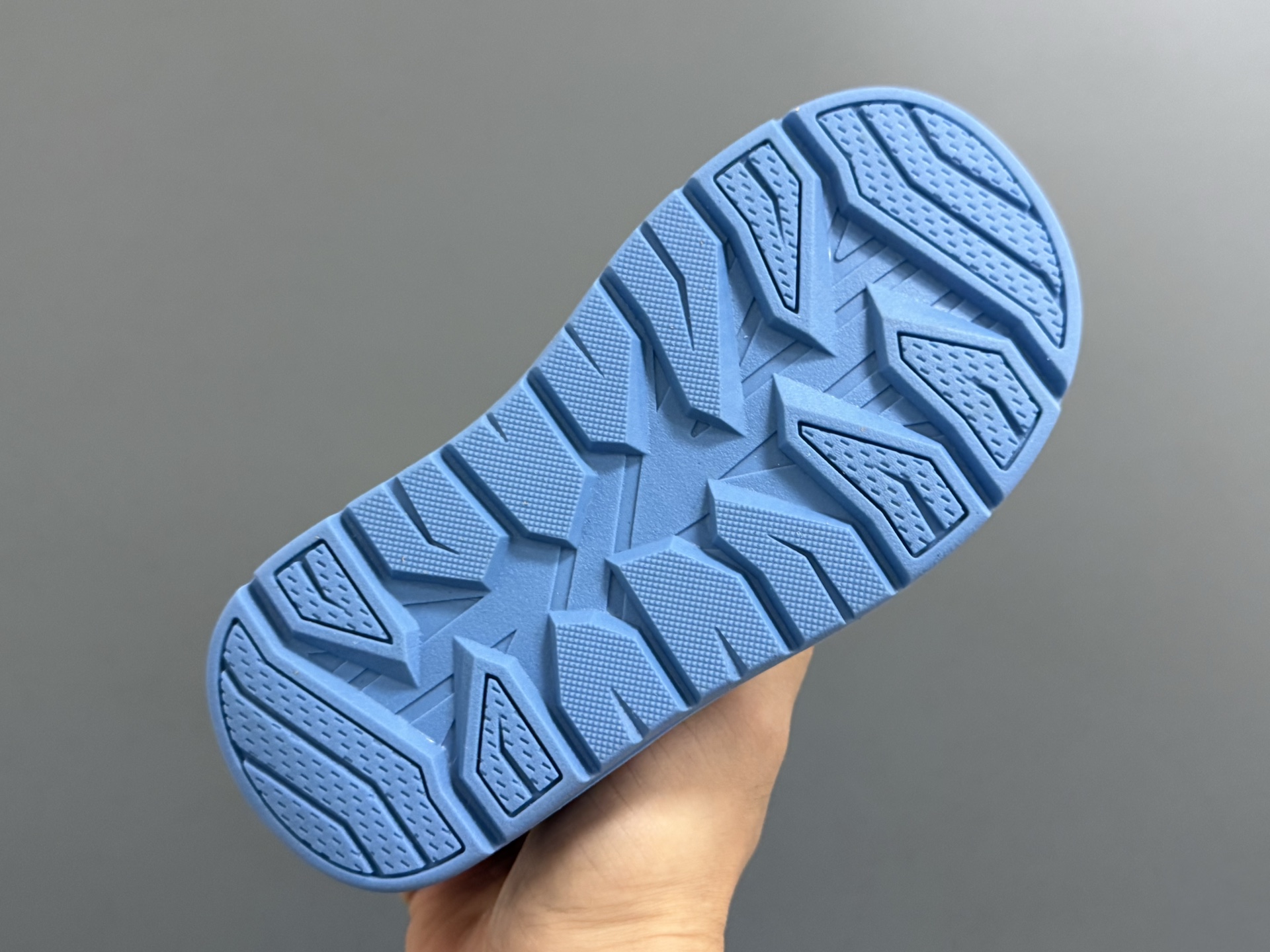 图片[5]-UGG塔斯曼中帮儿童雪地靴25-35码 超酷的UGG拼色系列🔥一脚蹬款式设计，穿脱方便✌🏻加绒加厚内里，保暖又舒适❄️-选品中心