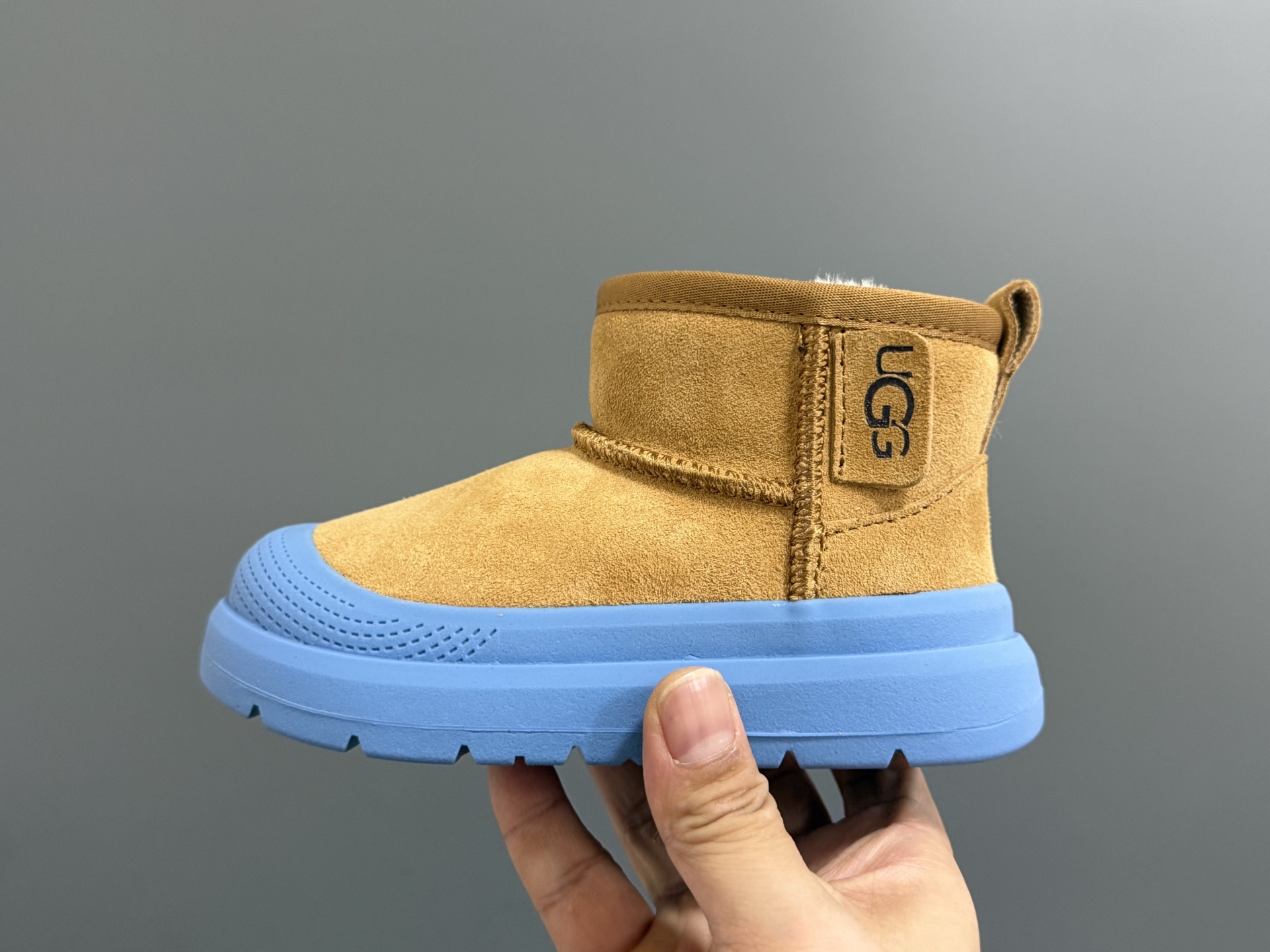 图片[4]-UGG塔斯曼中帮儿童雪地靴25-35码 超酷的UGG拼色系列🔥一脚蹬款式设计，穿脱方便✌🏻加绒加厚内里，保暖又舒适❄️-选品中心