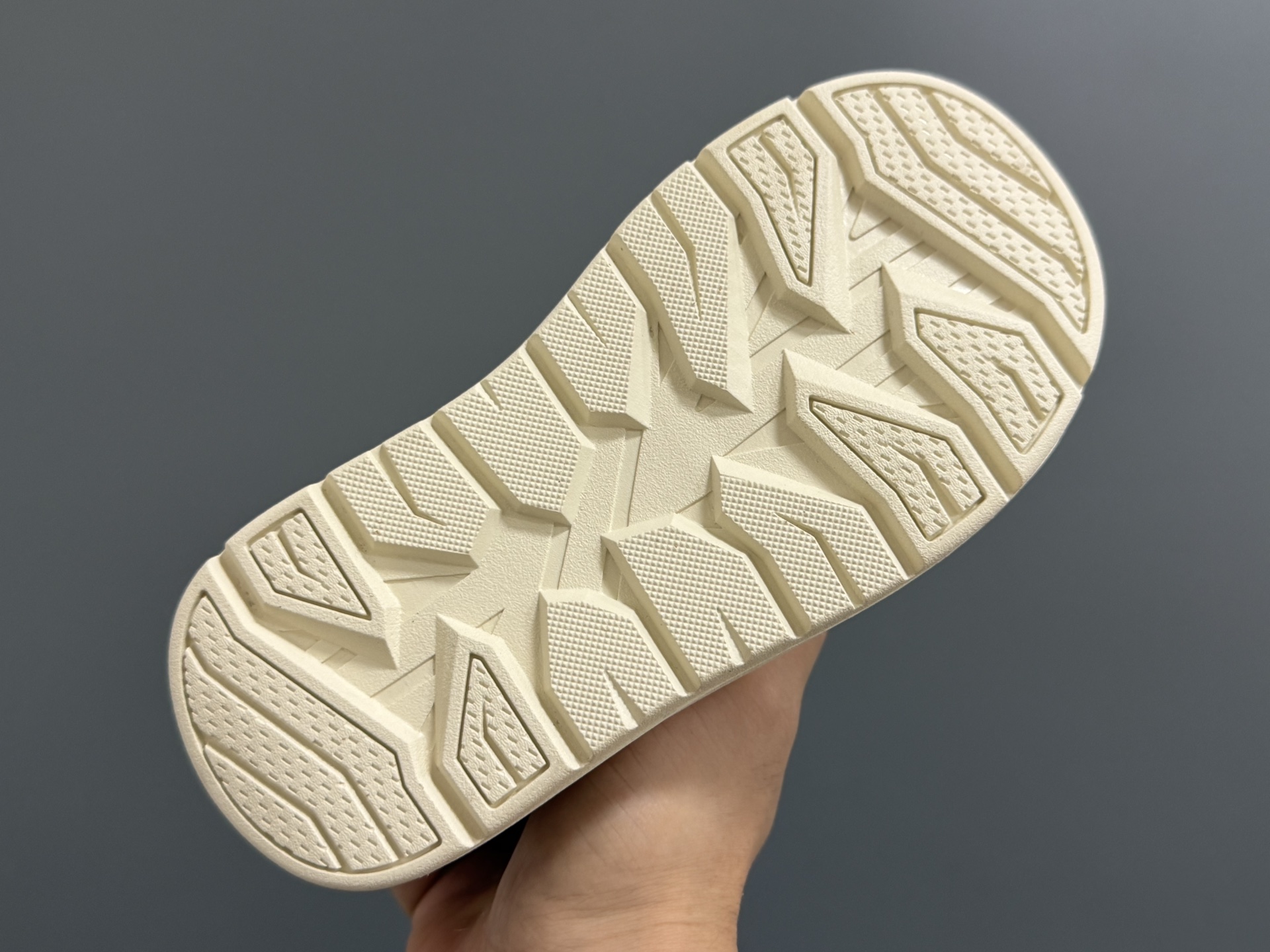 图片[5]-UGG塔斯曼中帮儿童雪地靴25-35码 超酷的UGG拼色系列🔥一脚蹬款式设计，穿脱方便✌🏻加绒加厚内里，保暖又舒适❄️-选品中心