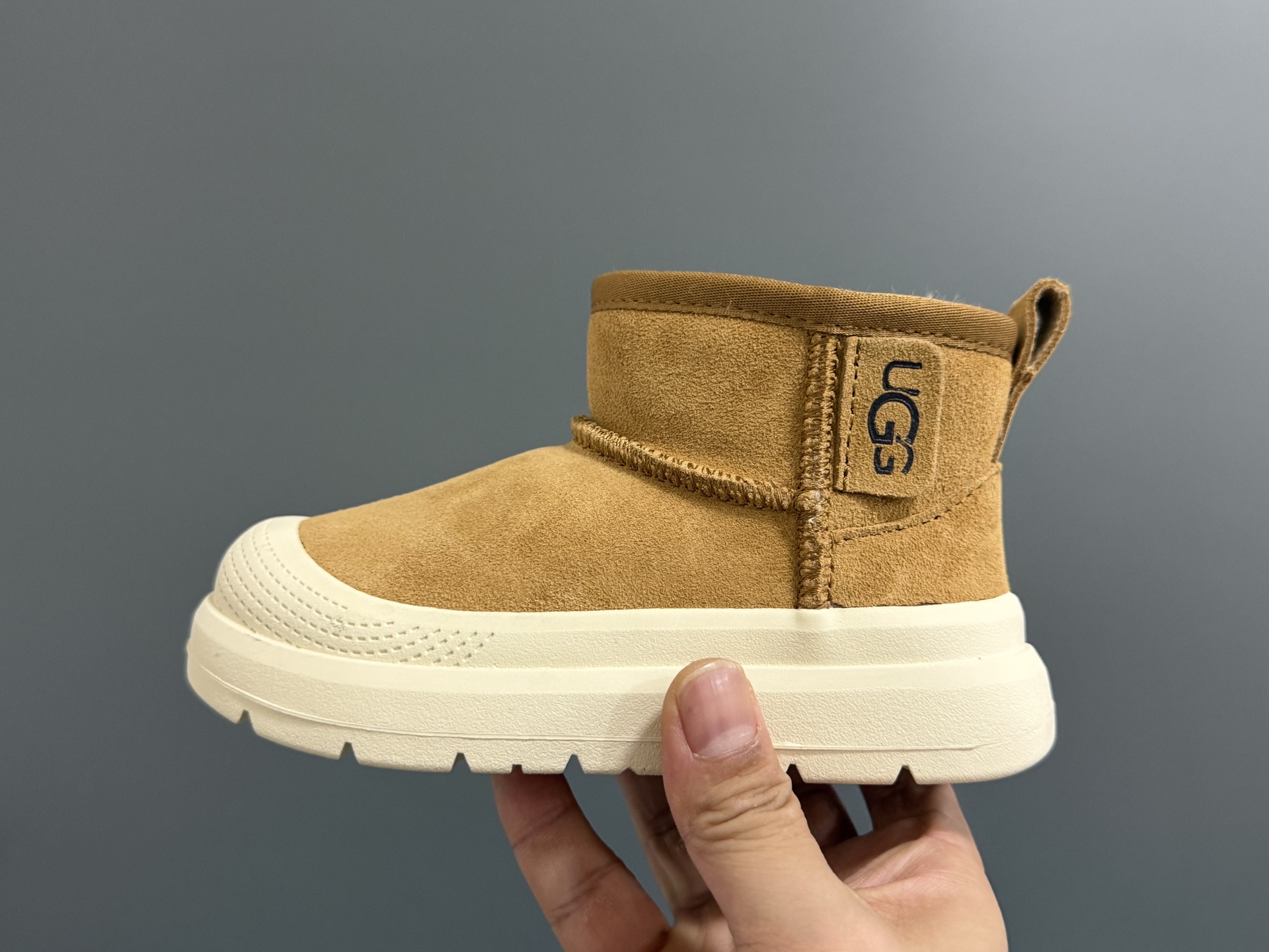 图片[4]-UGG塔斯曼中帮儿童雪地靴25-35码 超酷的UGG拼色系列🔥一脚蹬款式设计，穿脱方便✌🏻加绒加厚内里，保暖又舒适❄️-选品中心