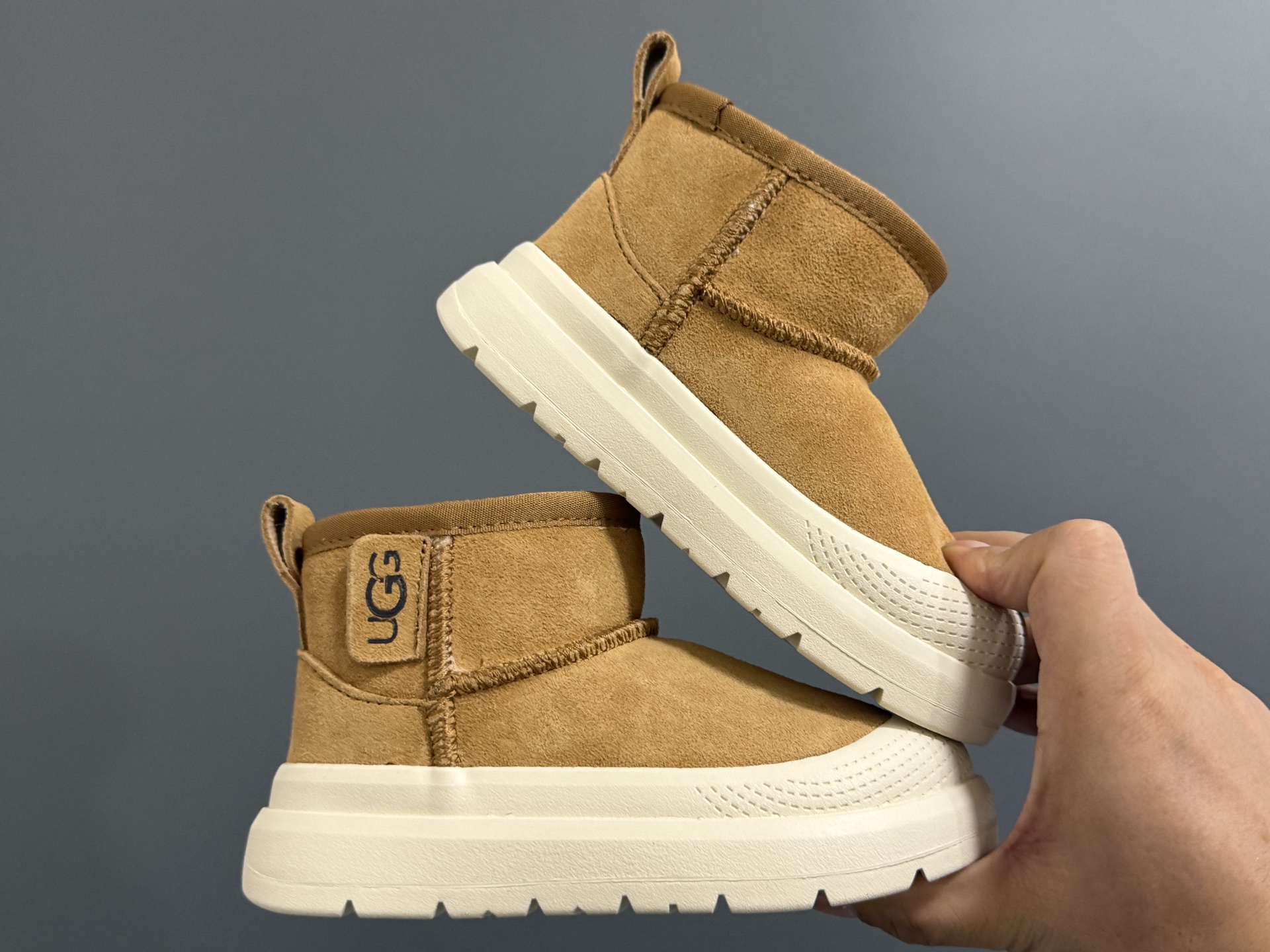 图片[9]-UGG塔斯曼中帮儿童雪地靴25-35码 超酷的UGG拼色系列🔥一脚蹬款式设计，穿脱方便✌🏻加绒加厚内里，保暖又舒适❄️-选品中心