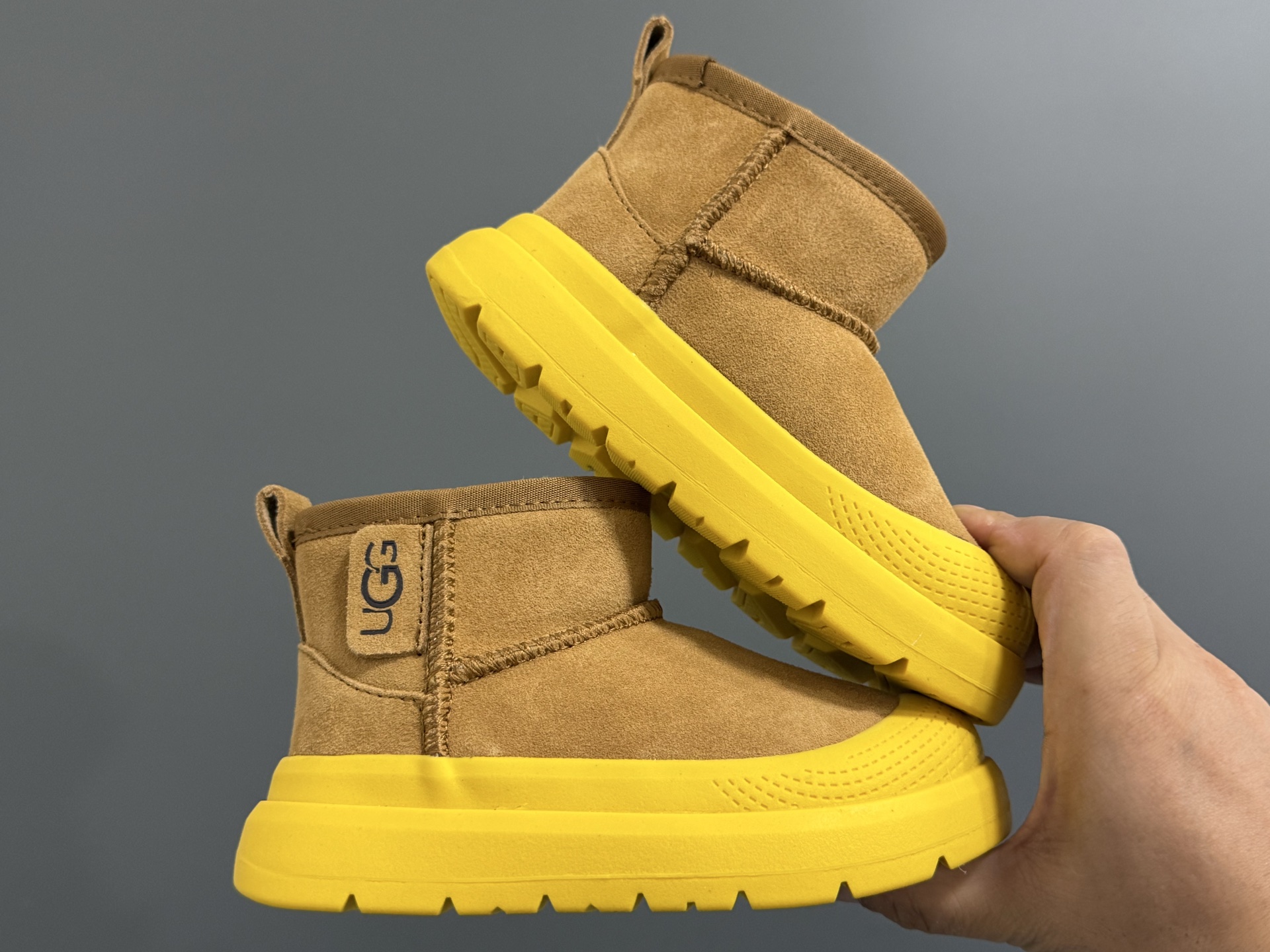 图片[9]-UGG塔斯曼中帮儿童雪地靴25-35码 超酷的UGG拼色系列🔥一脚蹬款式设计，穿脱方便✌🏻加绒加厚内里，保暖又舒适❄️\”},\”album\”：{\”autoIncreasePriceConfig\”：{\”isHaveConfig\”：false},\”avatarFrame\”：\”-选品中心