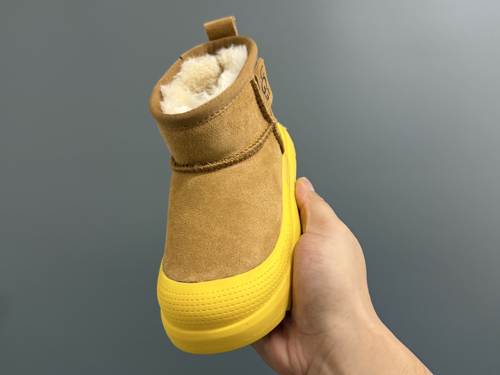 图片[3]-UGG塔斯曼中帮儿童雪地靴25-35码 超酷的UGG拼色系列🔥一脚蹬款式设计，穿脱方便✌🏻加绒加厚内里，保暖又舒适❄️\”},\”album\”：{\”autoIncreasePriceConfig\”：{\”isHaveConfig\”：false},\”avatarFrame\”：\”-选品中心