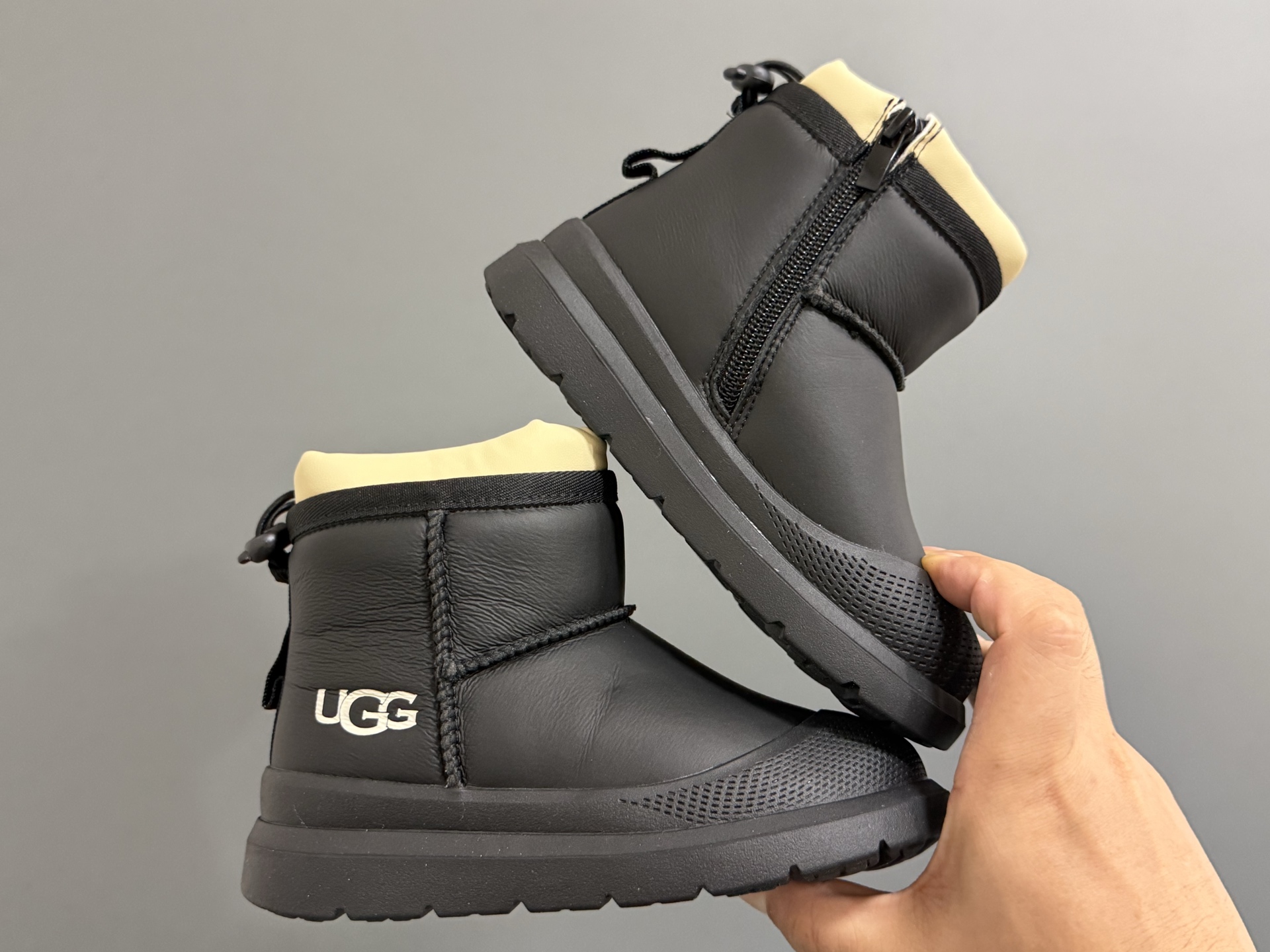 图片[9]-UGG 王一博同款拉链儿童高帮雪地靴26-37码 经典UGG拉链款式🔥加绒加厚保暖又舒适❄️橡胶耐磨防滑大底，脚感超赞👍🏻-选品中心