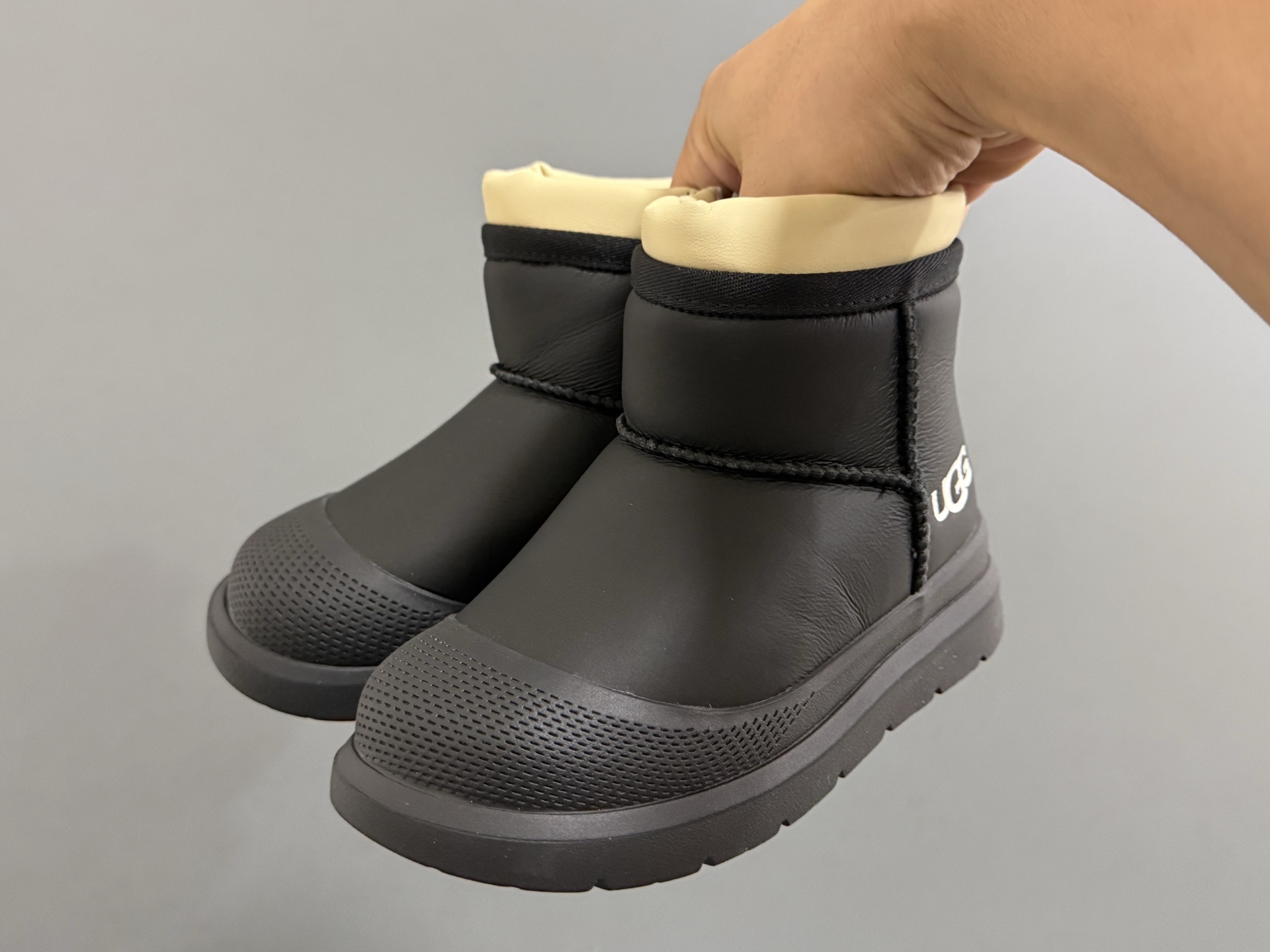 图片[2]-UGG 王一博同款拉链儿童高帮雪地靴26-37码 经典UGG拉链款式🔥加绒加厚保暖又舒适❄️橡胶耐磨防滑大底，脚感超赞👍🏻-选品中心