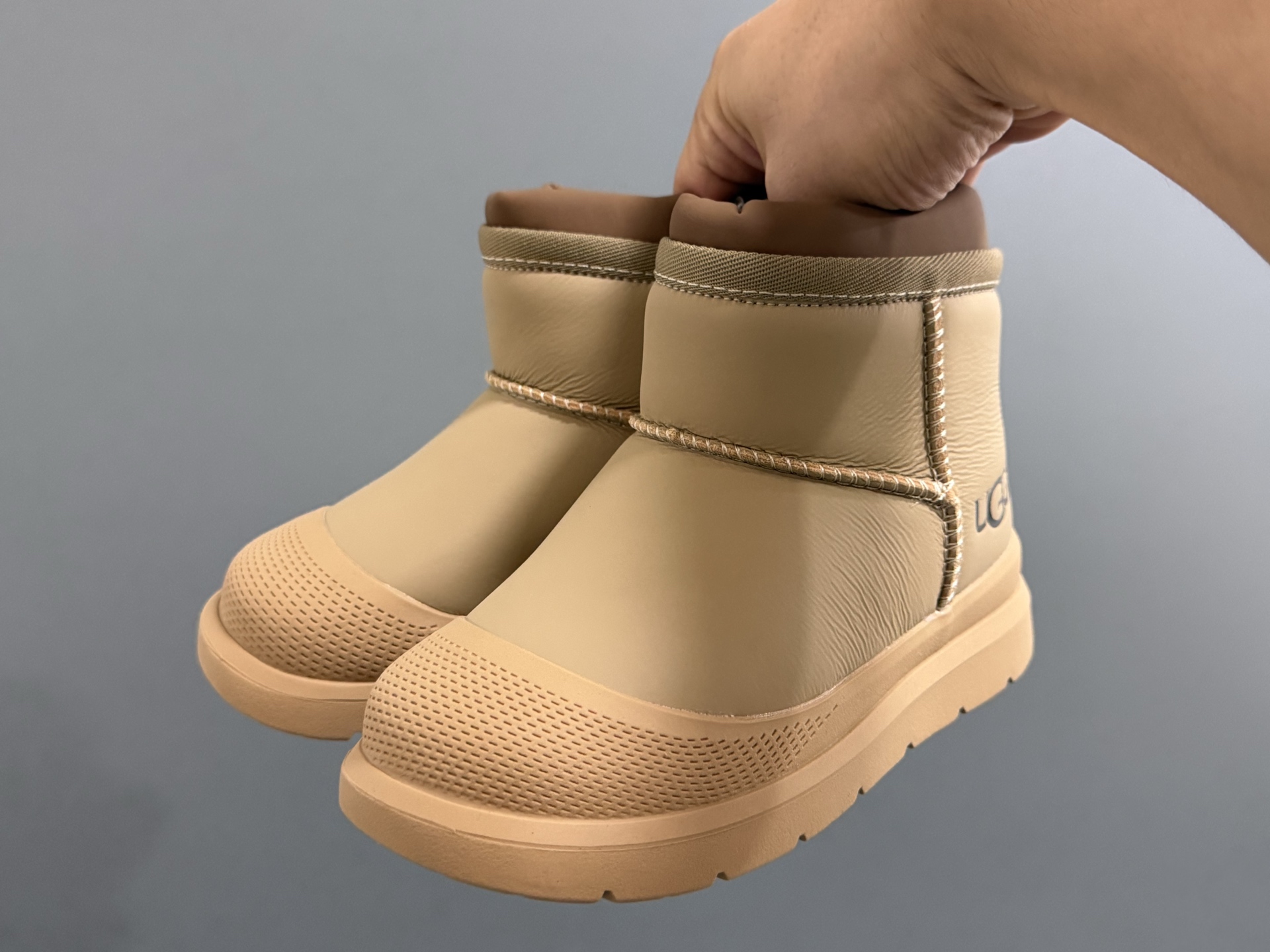 图片[2]-UGG 王一博同款拉链儿童高帮雪地靴26-37码 经典UGG拉链款式🔥加绒加厚保暖又舒适❄️橡胶耐磨防滑大底，脚感超赞👍🏻-选品中心