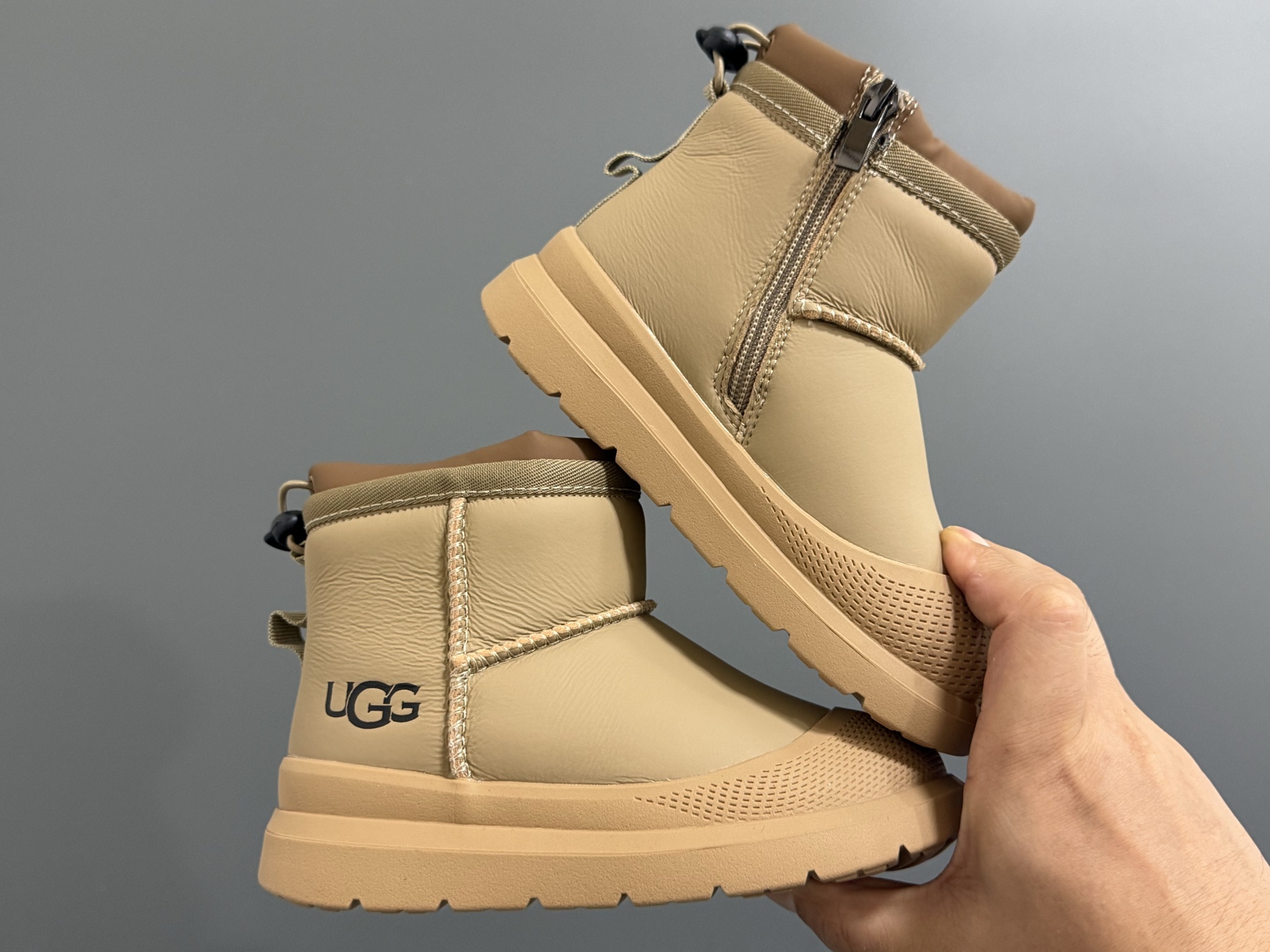 图片[9]-UGG 王一博同款拉链儿童高帮雪地靴26-37码 经典UGG拉链款式🔥加绒加厚保暖又舒适❄️橡胶耐磨防滑大底，脚感超赞👍🏻-选品中心