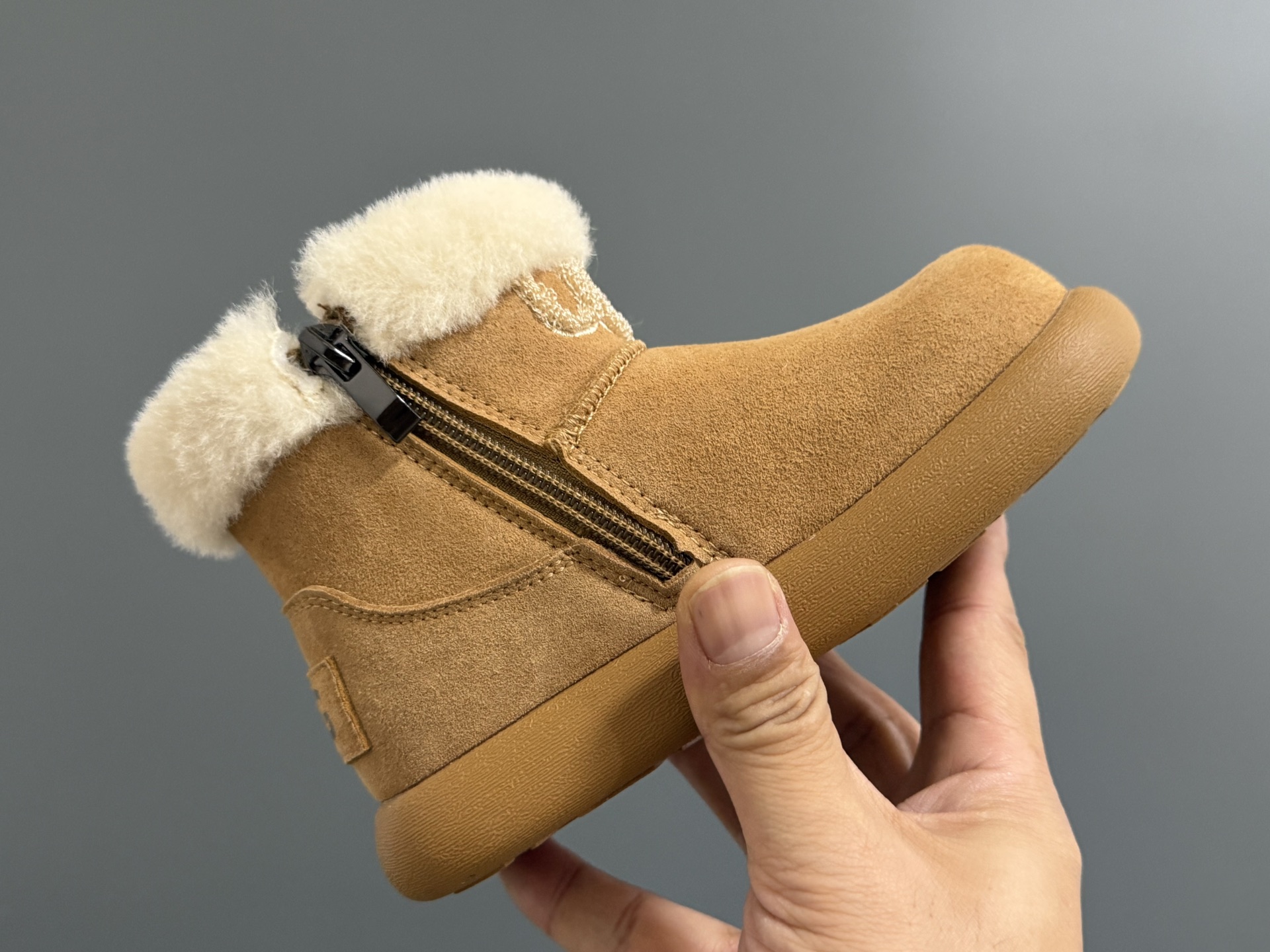 图片[6]-U家新款小土豆中帮雪地靴 尺码：26-37码 超可爱的小土豆🥔 加绒加厚，保暖又舒适❄️ 拉链设计，穿脱方便✌🏻 橡胶耐磨防滑大底✔️-选品中心