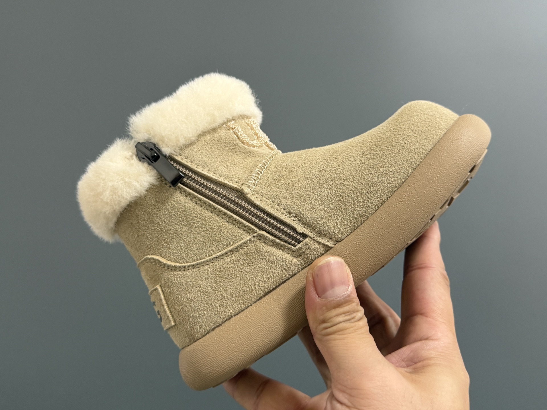 图片[6]-U家新款小土豆中帮雪地靴 尺码：26-37码 超可爱的小土豆🥔 加绒加厚，保暖又舒适❄️ 拉链设计，穿脱方便✌🏻 橡胶耐磨防滑大底✔️-选品中心