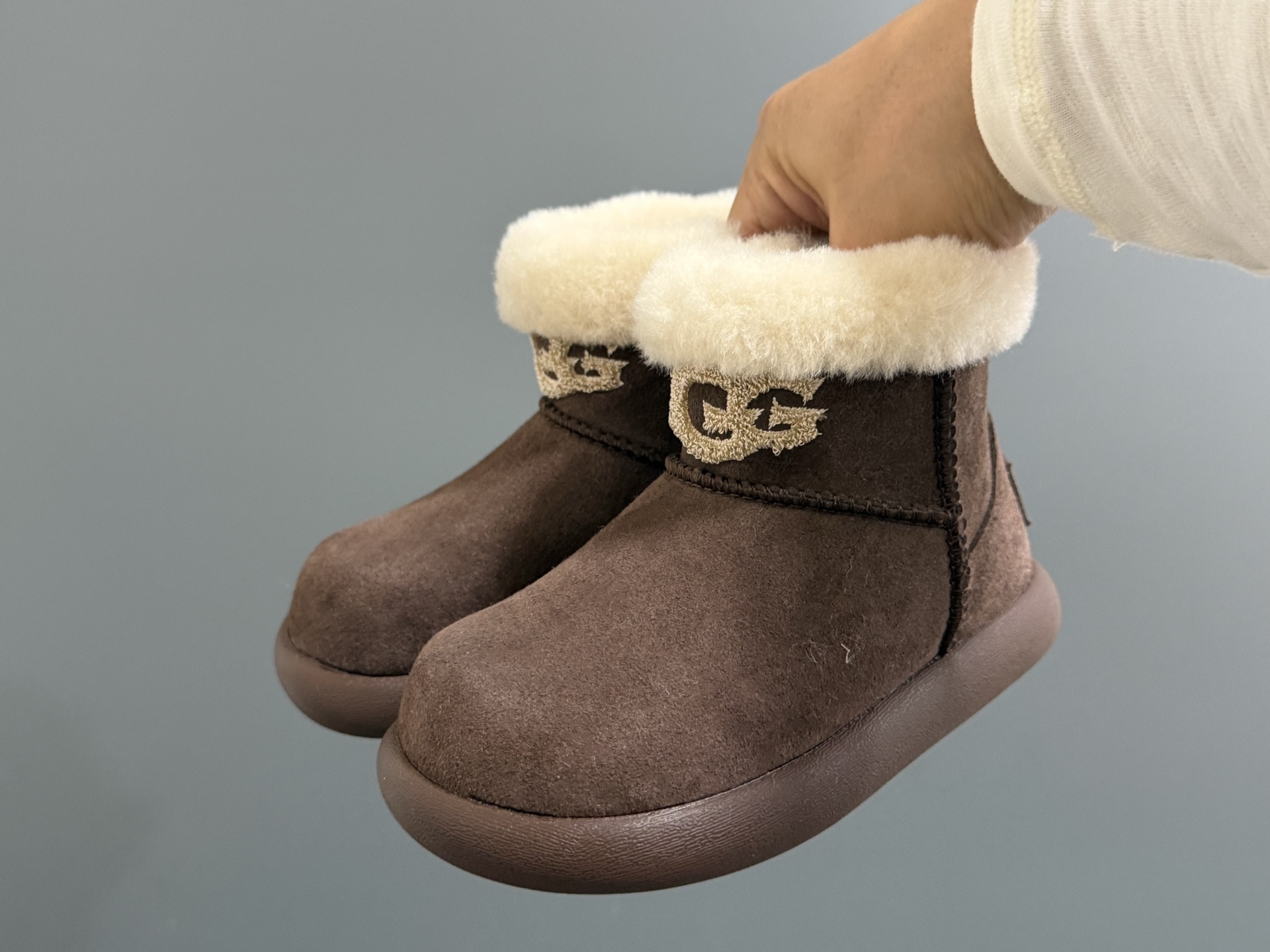 图片[2]-U家新款小土豆中帮雪地靴 尺码：26-37码 超可爱的小土豆🥔 加绒加厚，保暖又舒适❄️ 拉链设计，穿脱方便✌🏻 橡胶耐磨防滑大底✔️-选品中心