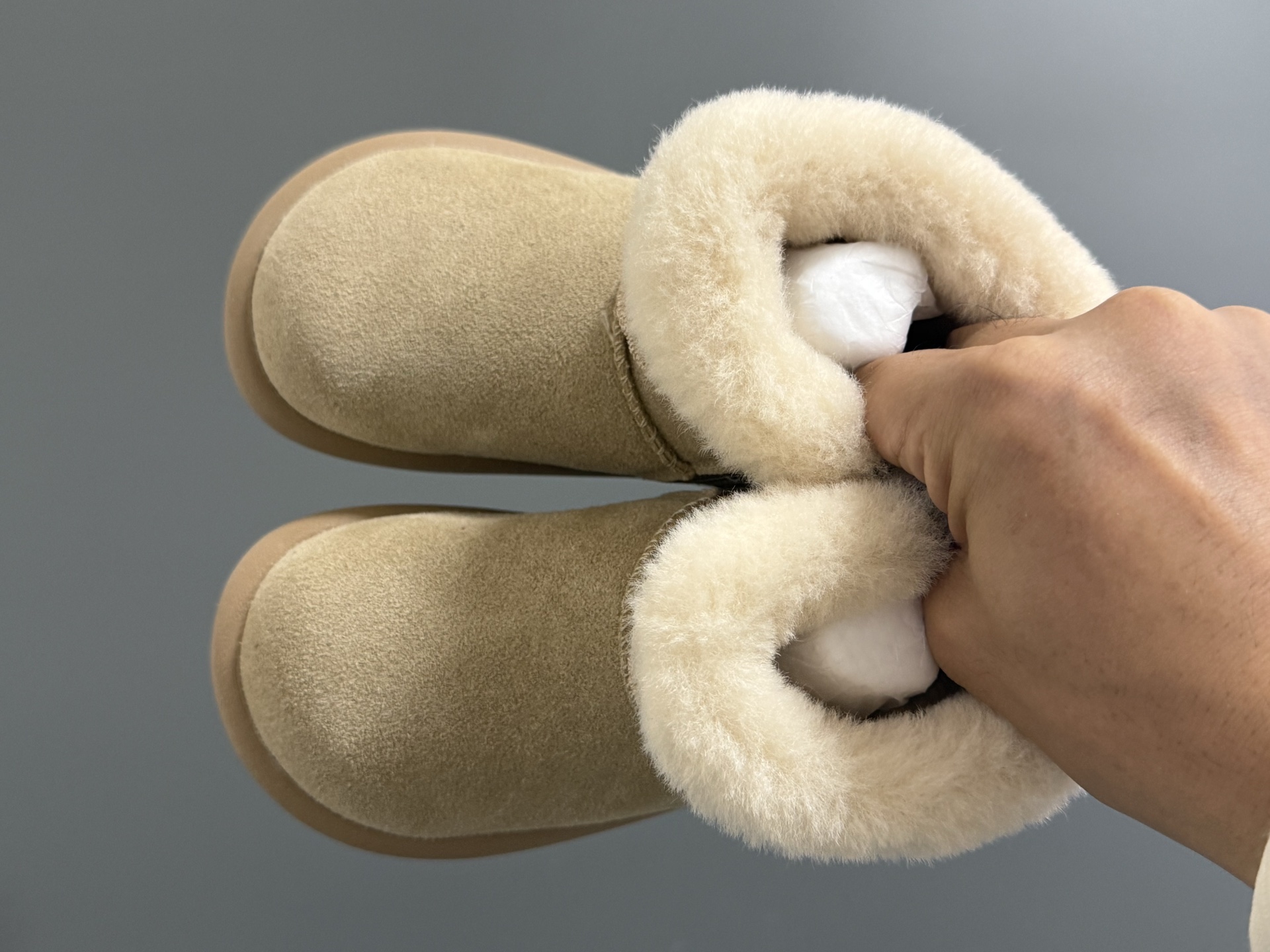 U家新款小土豆中帮雪地靴 尺码：26-37码 超可爱的小土豆🥔 加绒加厚，保暖又舒适❄️ 拉链设计，穿脱方便✌🏻 橡胶耐磨防滑大底✔️-选品中心