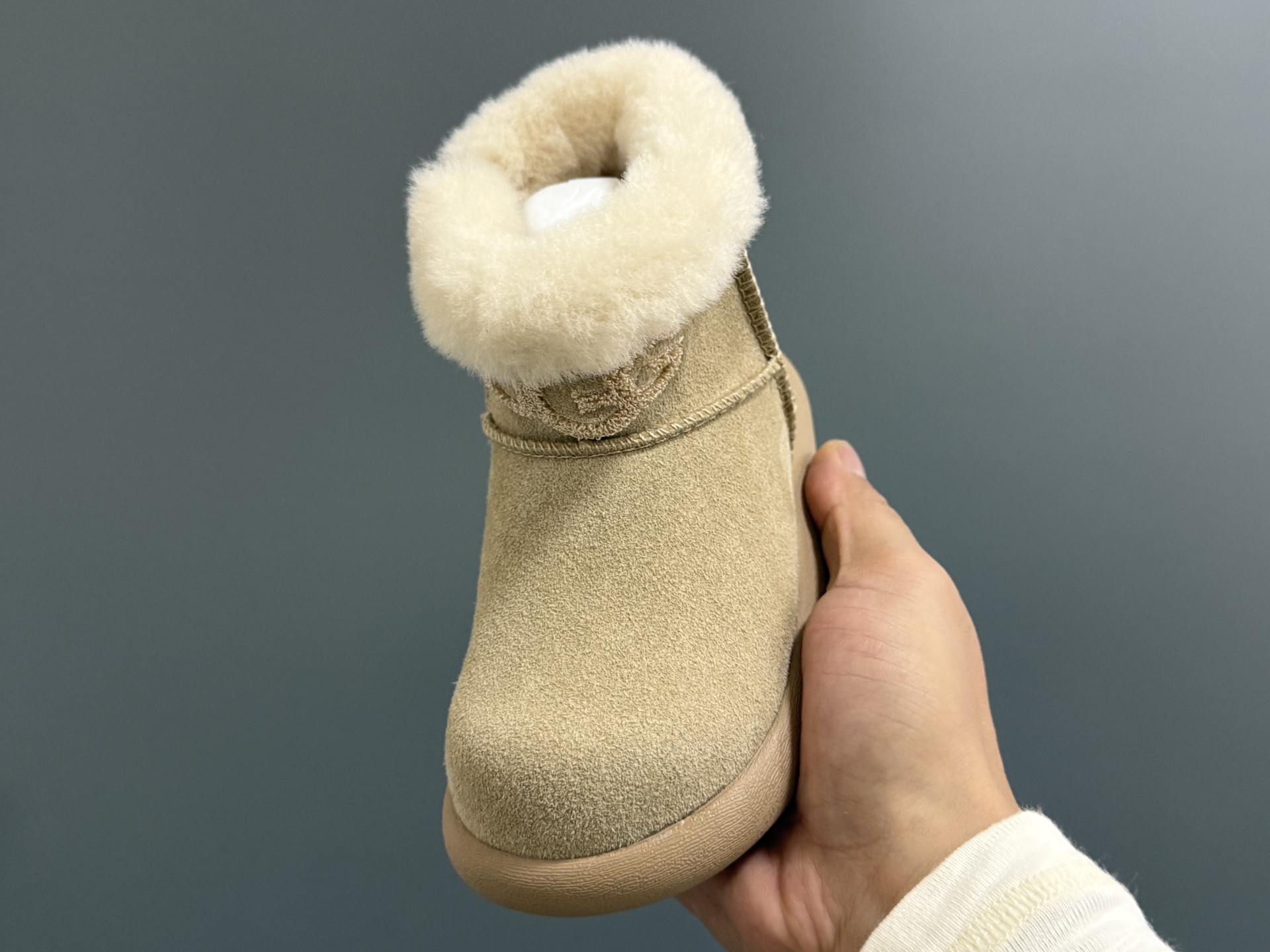 图片[3]-U家新款小土豆中帮雪地靴 尺码：26-37码 超可爱的小土豆🥔 加绒加厚，保暖又舒适❄️ 拉链设计，穿脱方便✌🏻 橡胶耐磨防滑大底✔️-选品中心